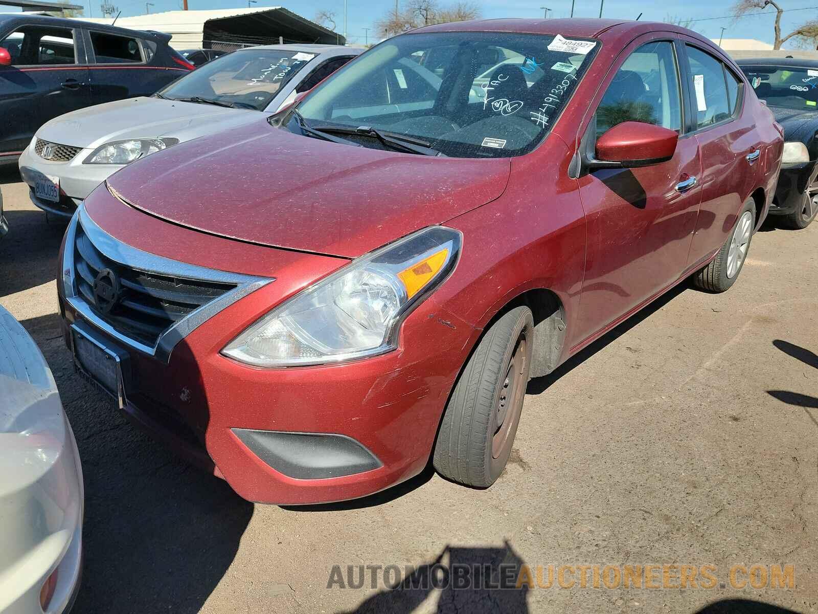 3N1CN7AP1JL810585 Nissan Versa Sedan 2018