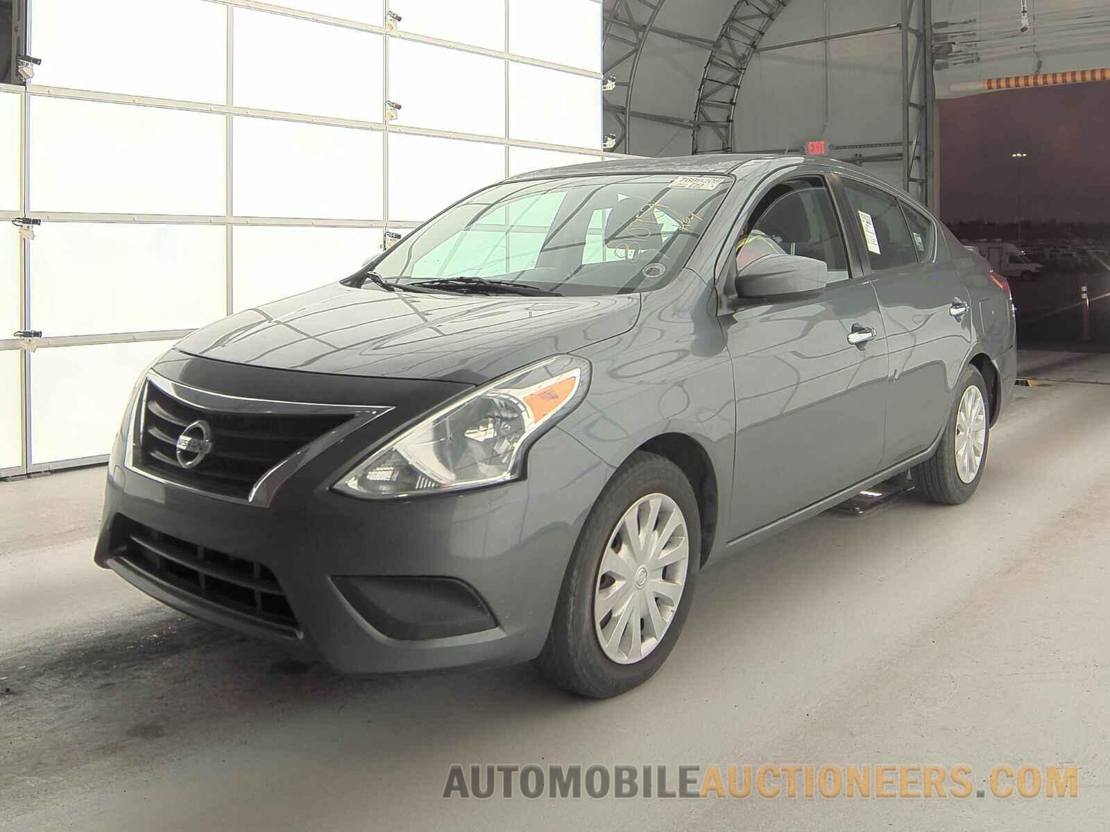 3N1CN7AP1JL810957 Nissan Versa Sedan 2018