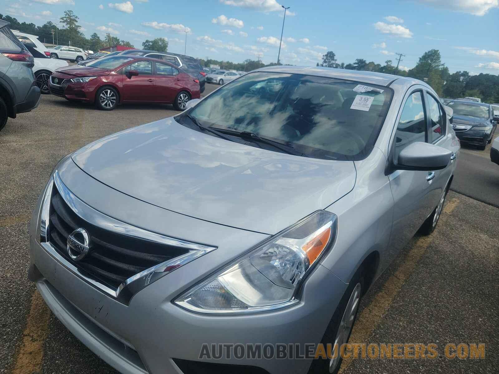 3N1CN7AP1JL868051 Nissan Versa Sedan 2018