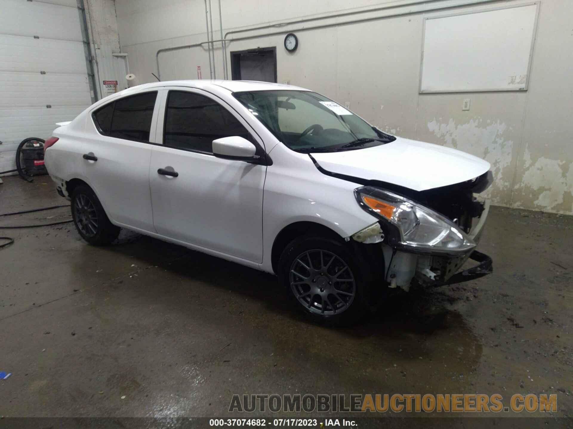 3N1CN7AP1KL828893 NISSAN VERSA SEDAN 2019