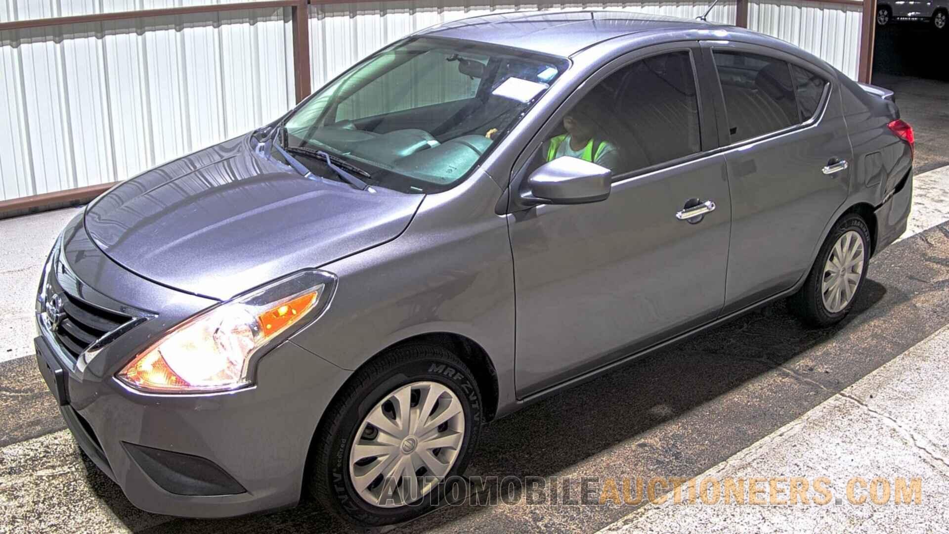 3N1CN7AP1KL866687 Nissan Versa Sedan 2019