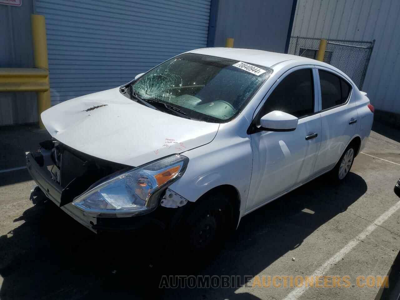 3N1CN7AP1KL870402 NISSAN VERSA 2019