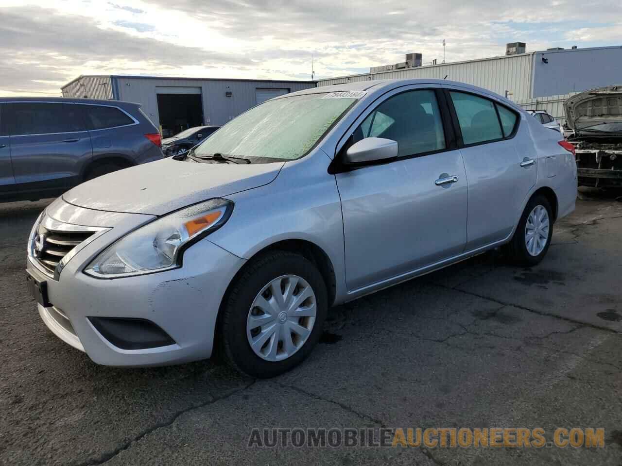 3N1CN7AP3JL807137 NISSAN VERSA 2018