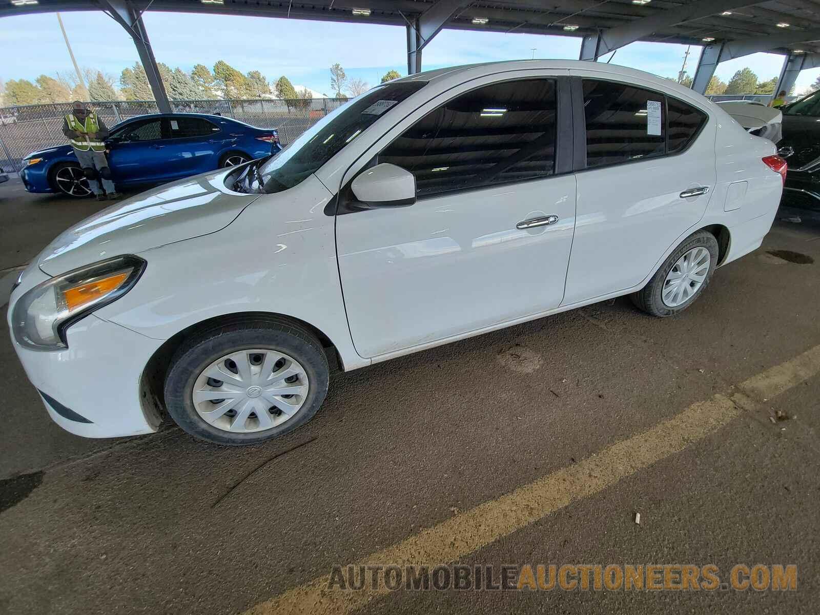 3N1CN7AP3KL850989 Nissan Versa Sedan 2019