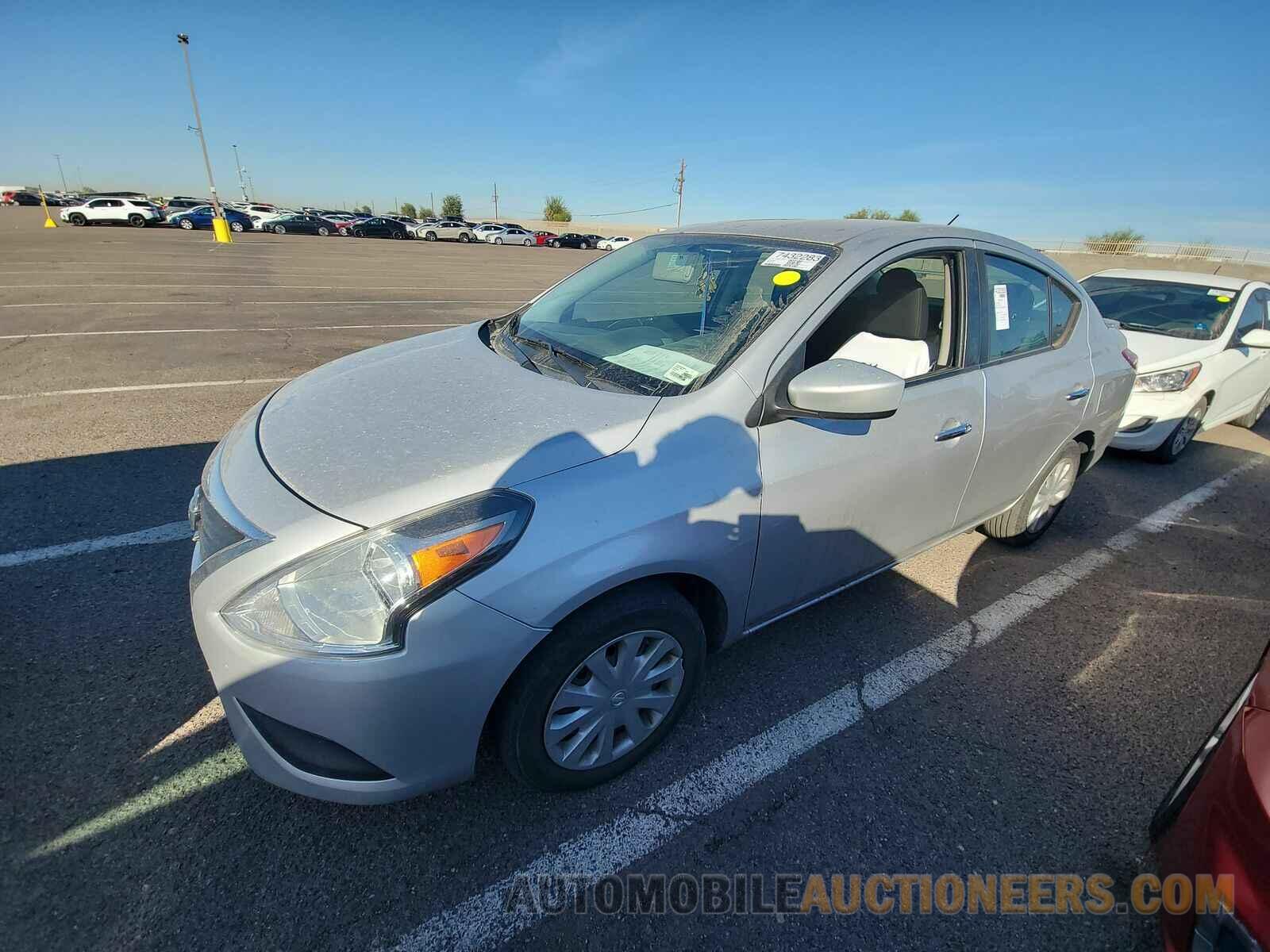 3N1CN7AP4JL861093 Nissan Versa Sedan 2018