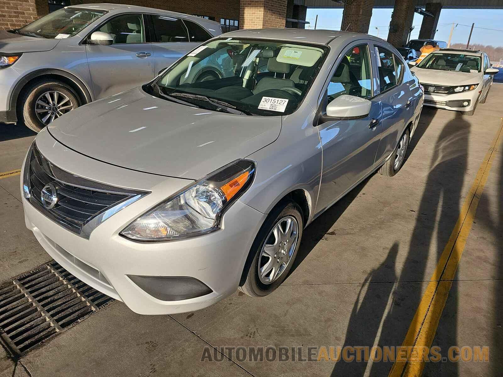 3N1CN7AP4KL816642 Nissan Versa Sedan 2019