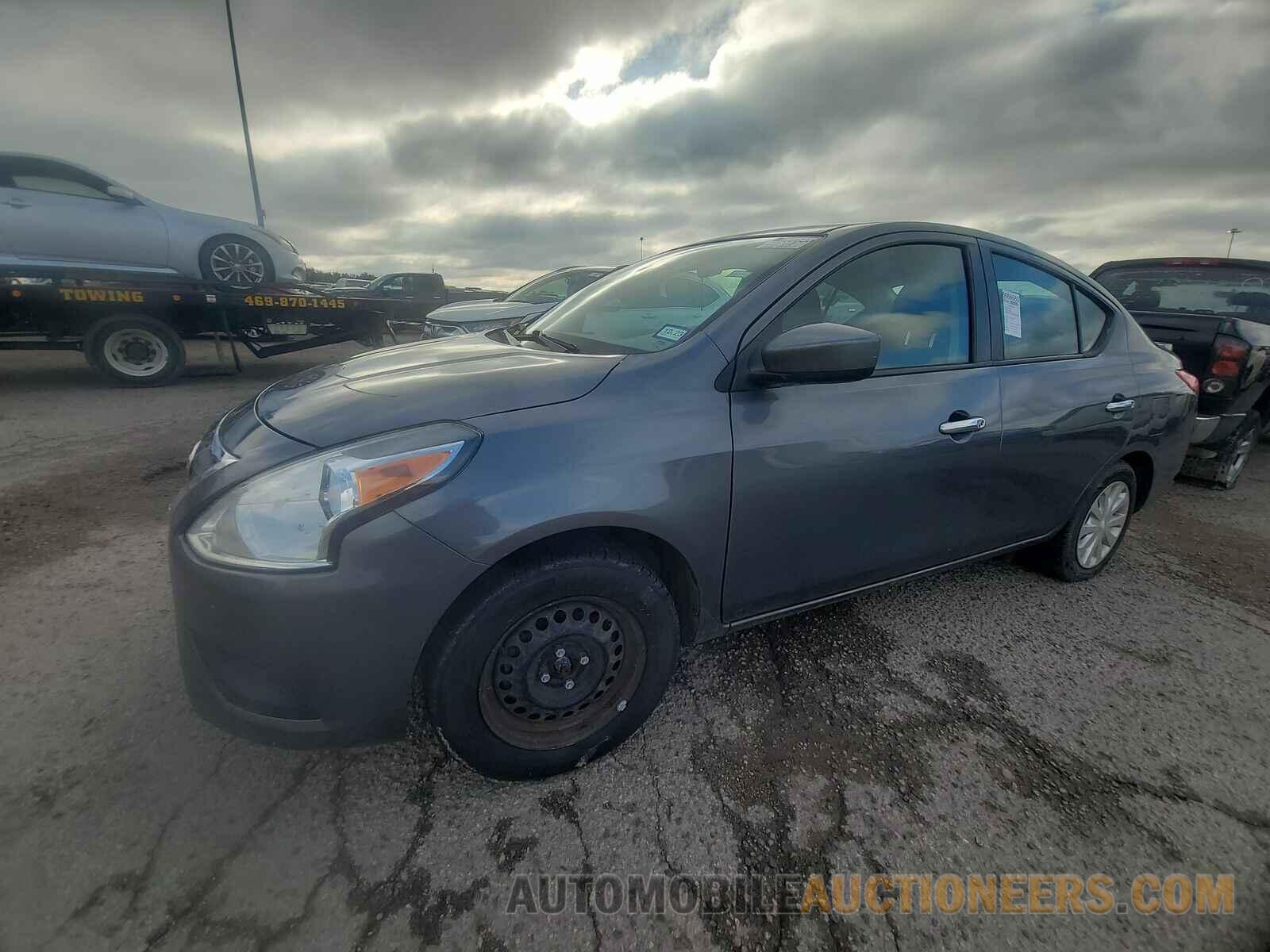 3N1CN7AP4KL877389 Nissan Versa Sedan 2019