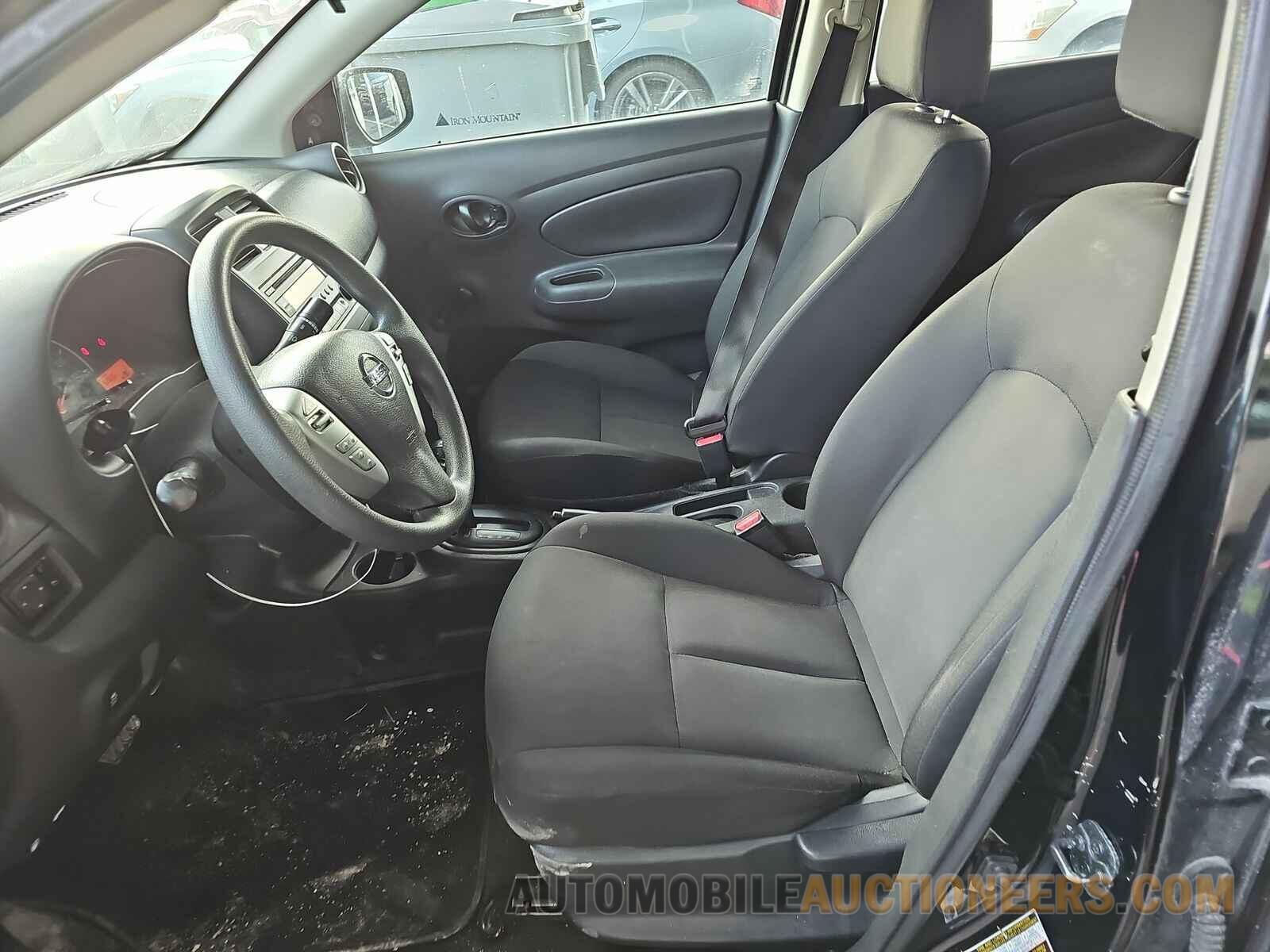 3N1CN7AP5JL806135 Nissan Versa Sedan 2018