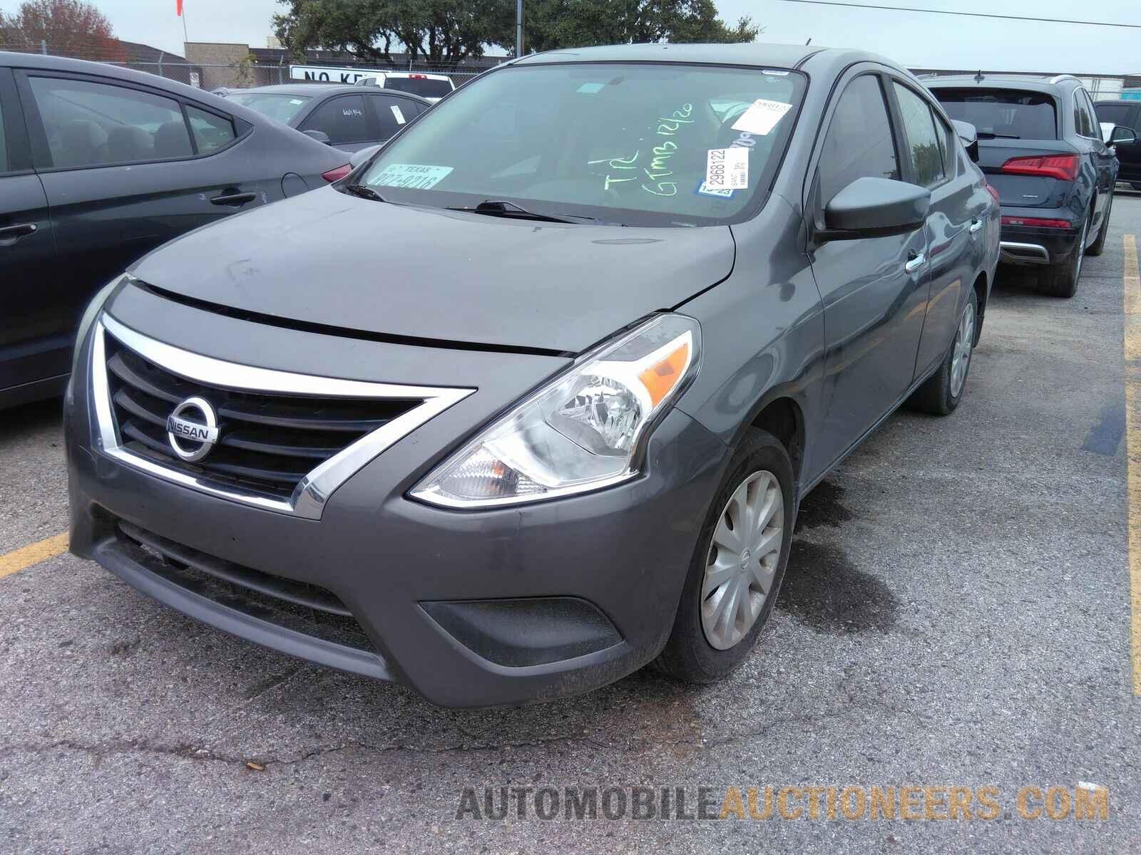 3N1CN7AP5JL817099 Nissan Versa Sedan 2018