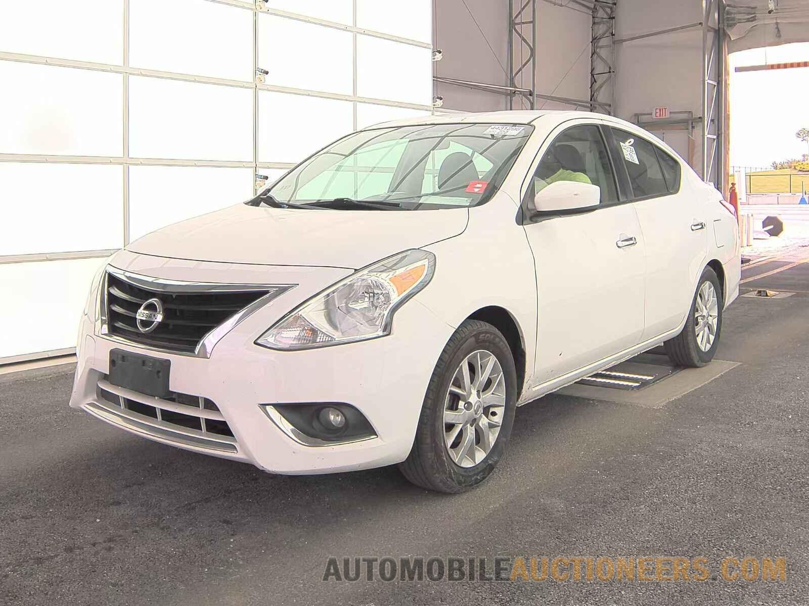 3N1CN7AP5JL820214 Nissan Versa Sedan 2018