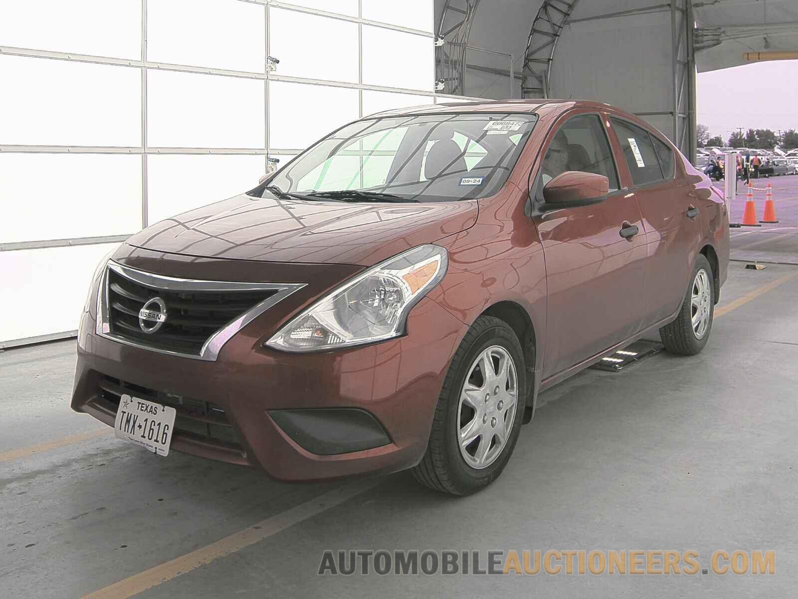 3N1CN7AP5JL822741 Nissan Versa Sedan 2018