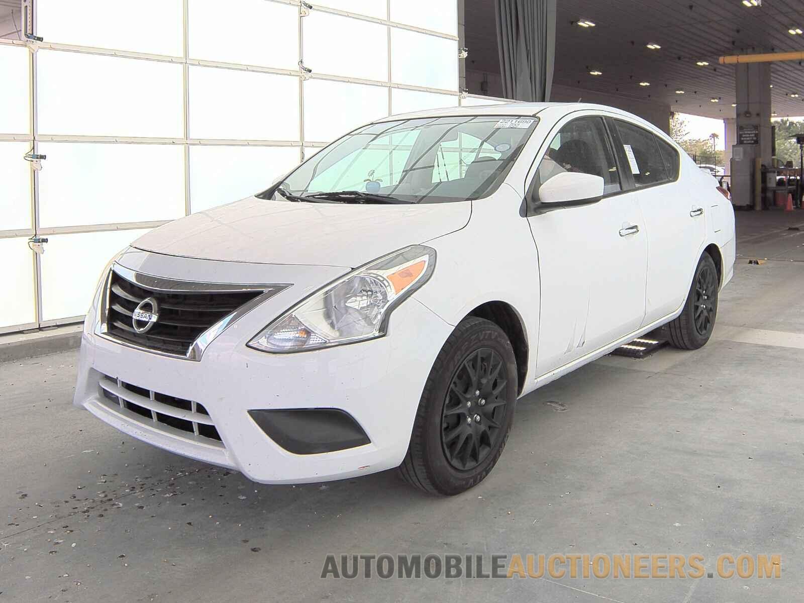 3N1CN7AP5JL879229 Nissan Versa Sedan 2018