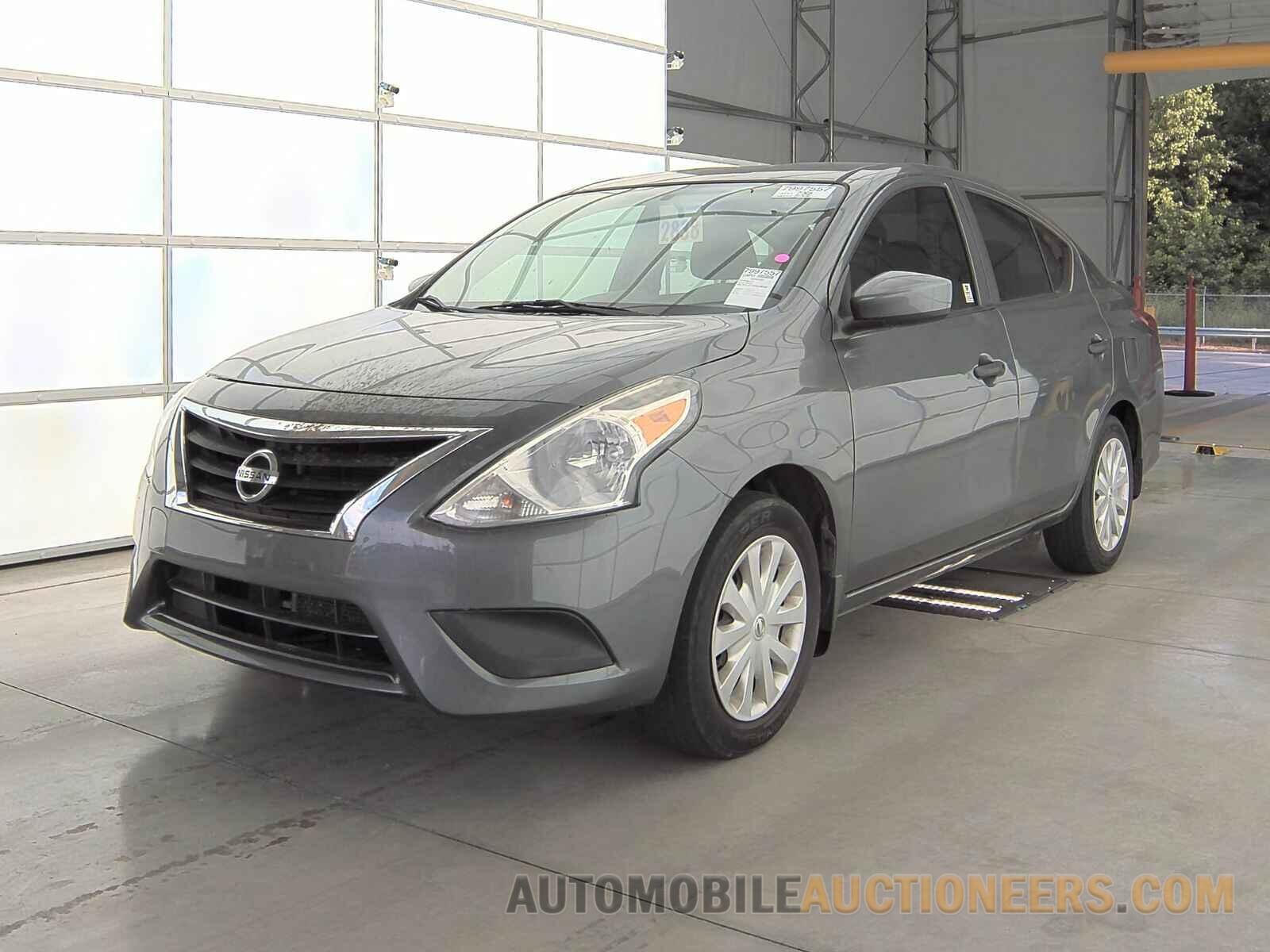 3N1CN7AP5JL881661 Nissan Versa Sedan 2018