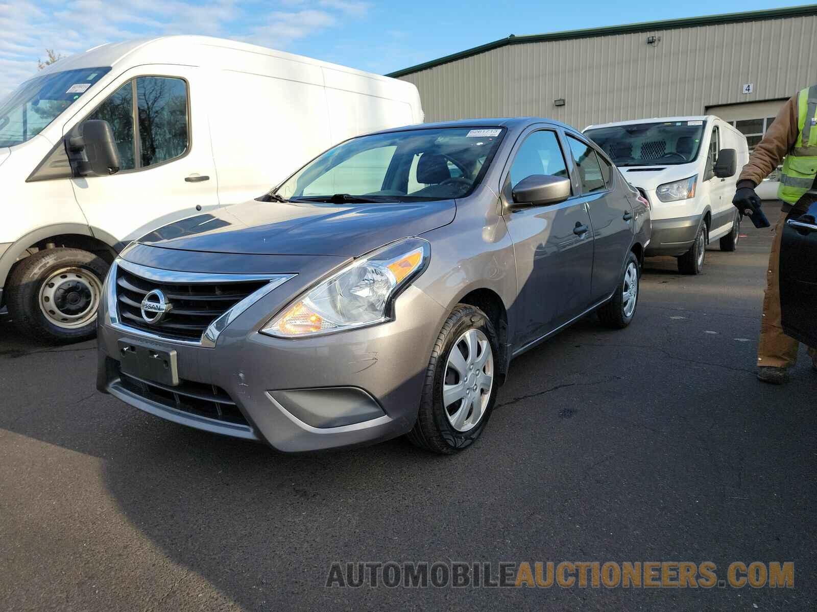 3N1CN7AP5KL816438 Nissan Versa Sedan 2019