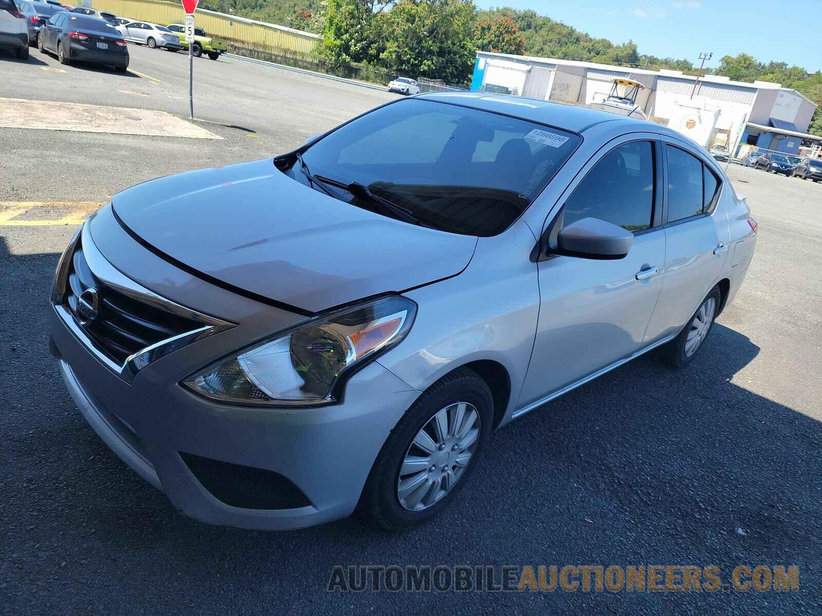 3N1CN7AP5KL823101 Nissan Versa Sedan 2019