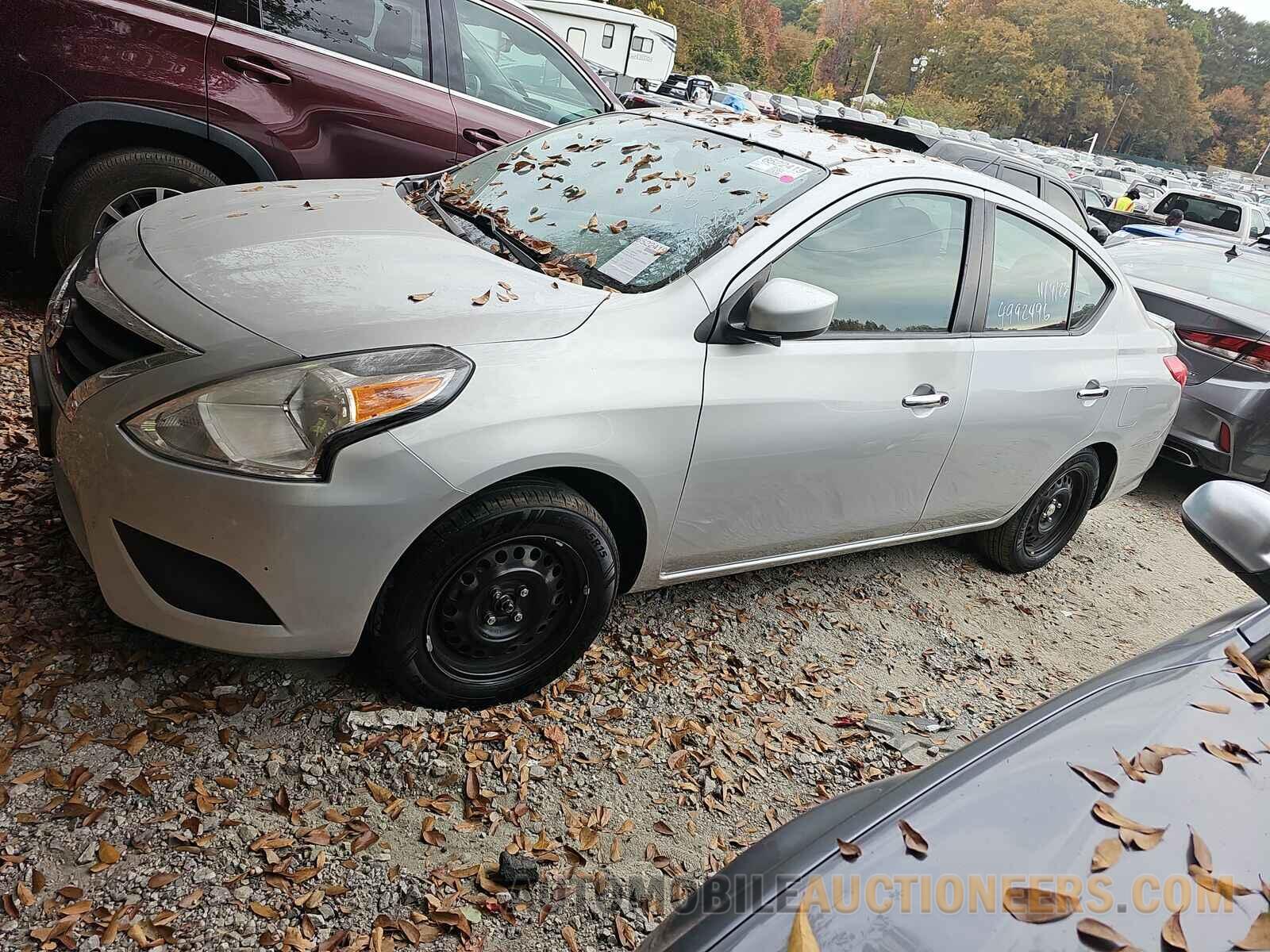 3N1CN7AP5KL838942 Nissan Versa Sedan 2019