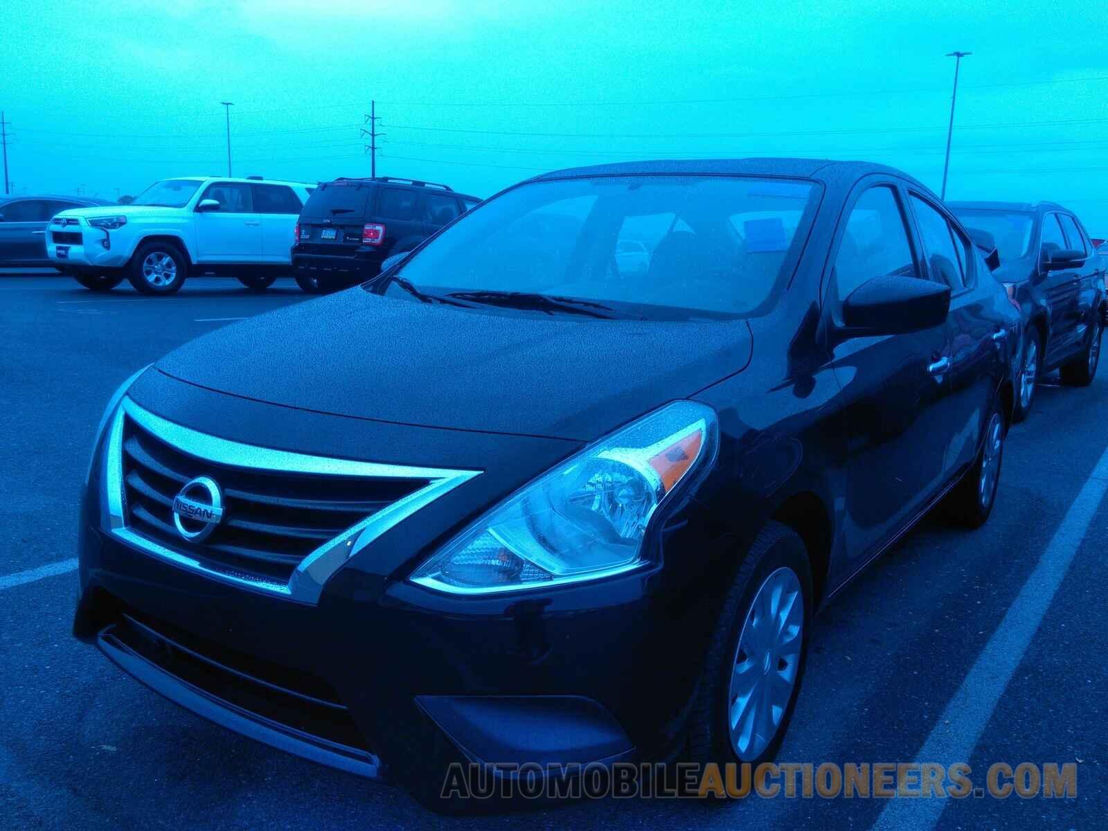 3N1CN7AP5KL875666 Nissan Versa Sedan 2019