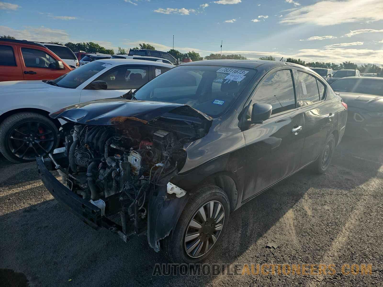 3N1CN7AP6JL814664 Nissan Versa Sedan 2018