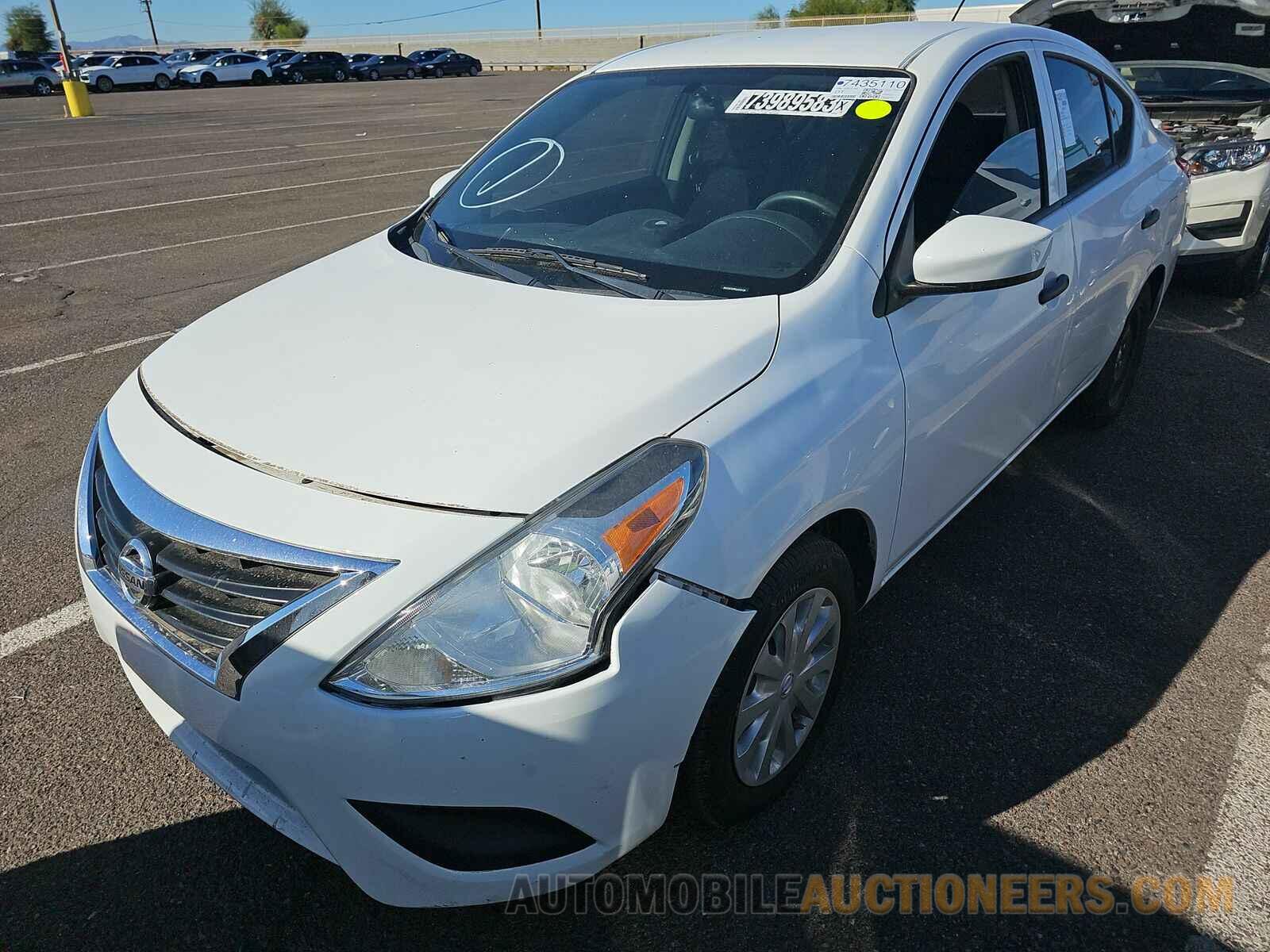 3N1CN7AP6JL815135 Nissan Versa Sedan 2018