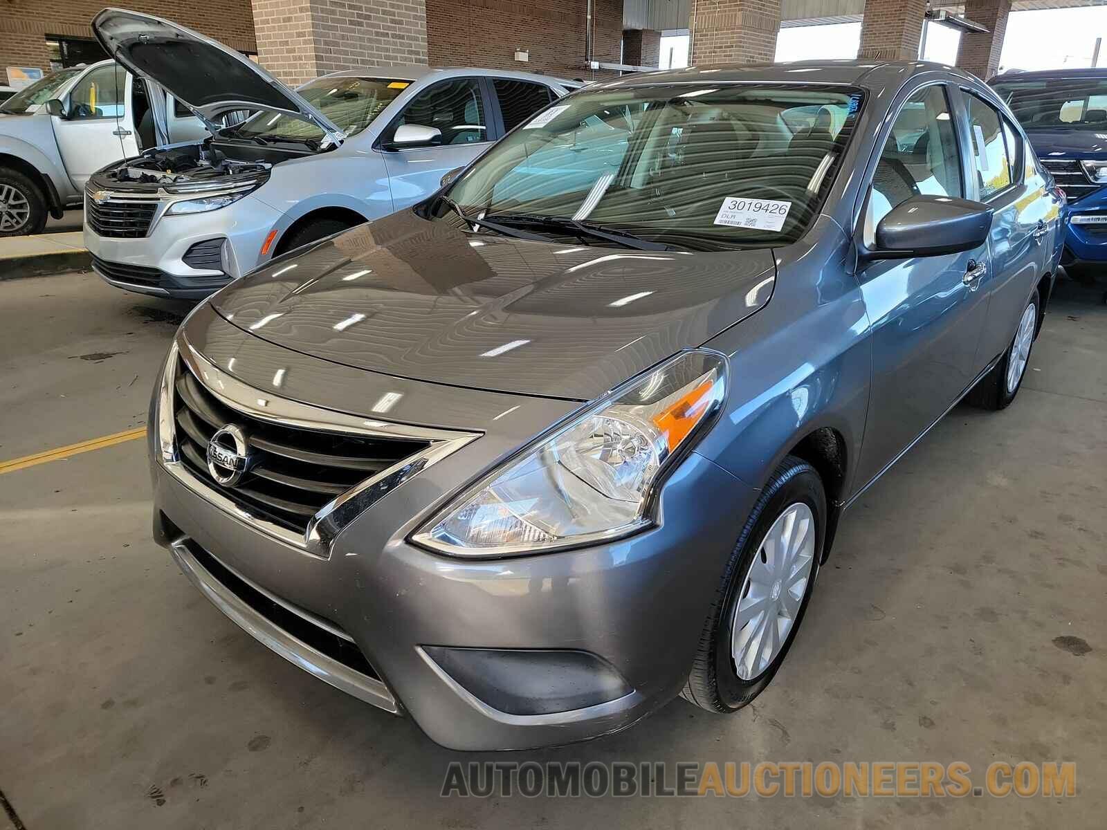 3N1CN7AP6KL830087 Nissan Versa Sedan 2019