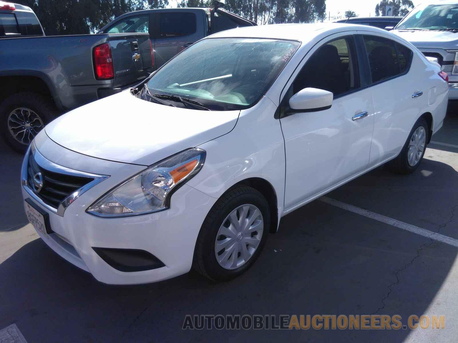 3N1CN7AP7JL880835 Nissan Versa Sedan 2018