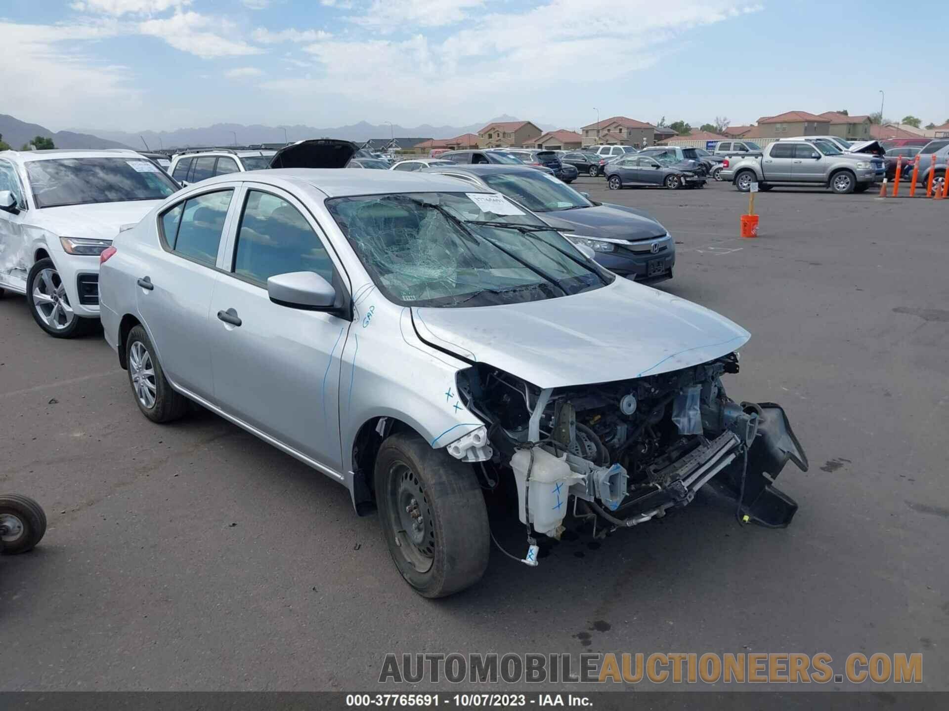 3N1CN7AP8JL800314 NISSAN VERSA SEDAN 2018