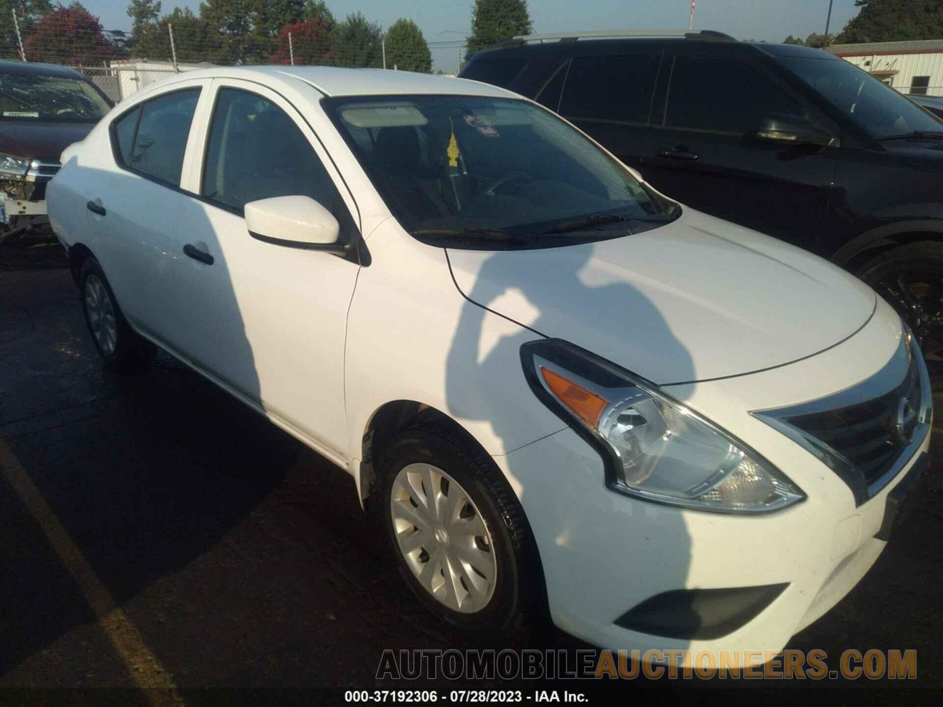 3N1CN7AP8JL831143 NISSAN VERSA SEDAN 2018