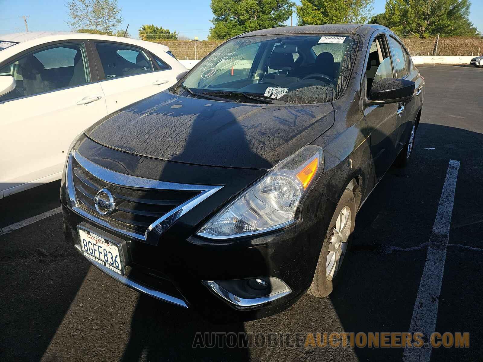 3N1CN7AP8JL871061 Nissan Versa Sedan 2018