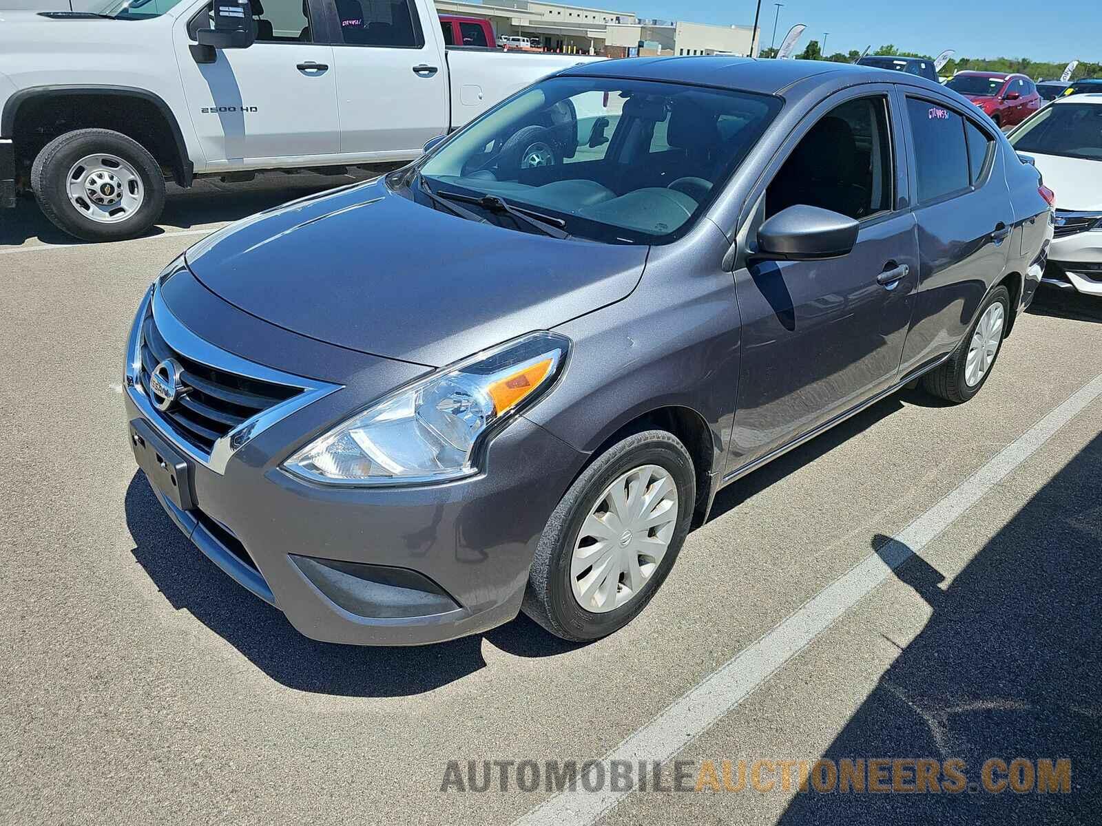 3N1CN7AP8JL888216 Nissan Versa Sedan 2018