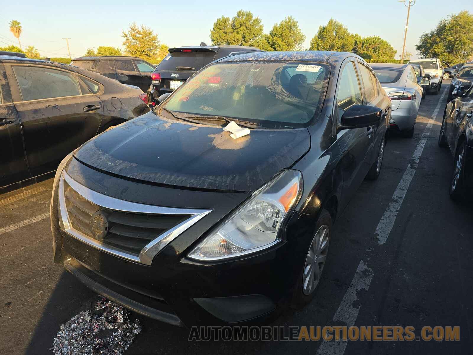 3N1CN7AP8KL821620 Nissan Versa Sedan 2019