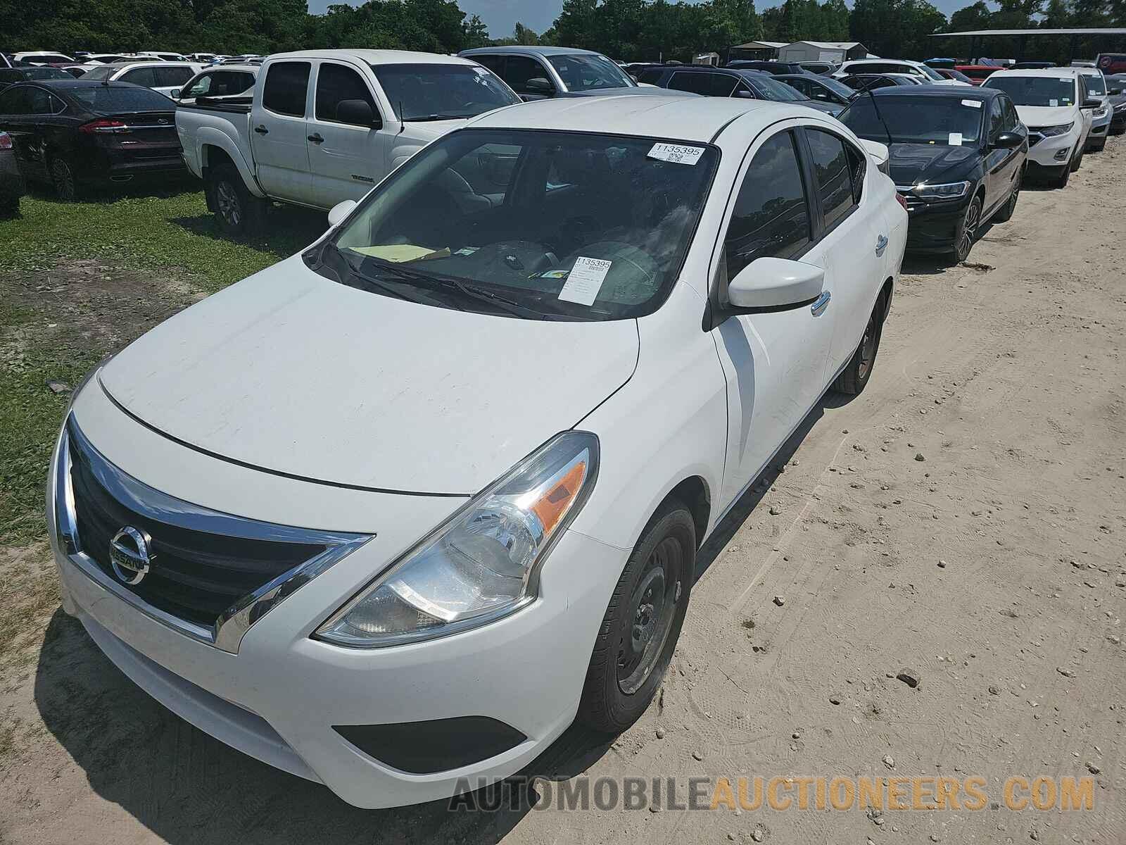 3N1CN7AP8KL841706 Nissan Versa Sedan 2019