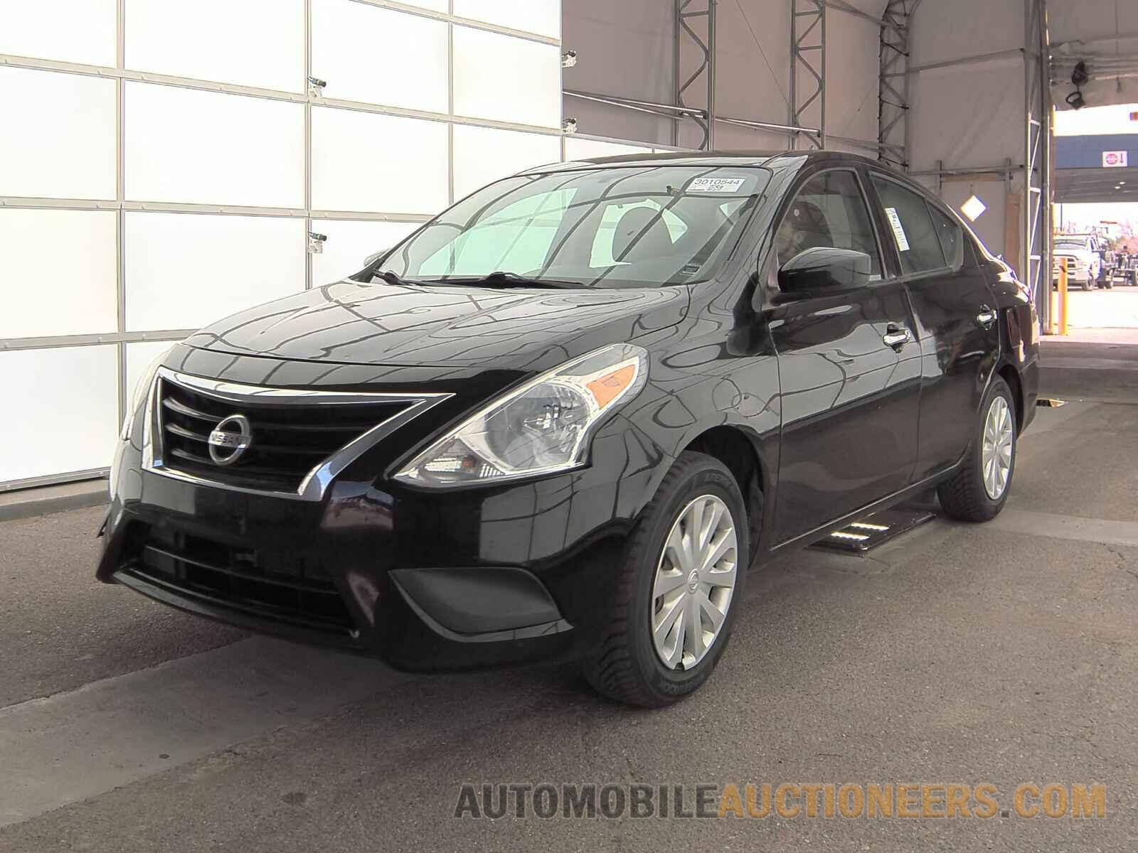 3N1CN7AP8KL843794 Nissan Versa Sedan 2019