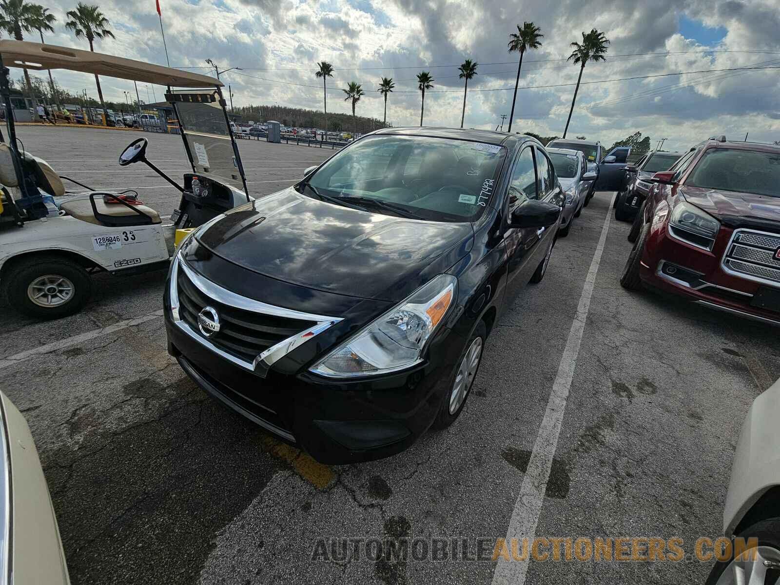 3N1CN7AP8KL877492 Nissan Versa Sedan 2019