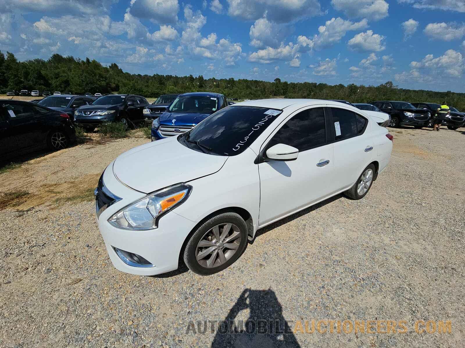 3N1CN7AP9HL825135 Nissan Versa Sedan 2017