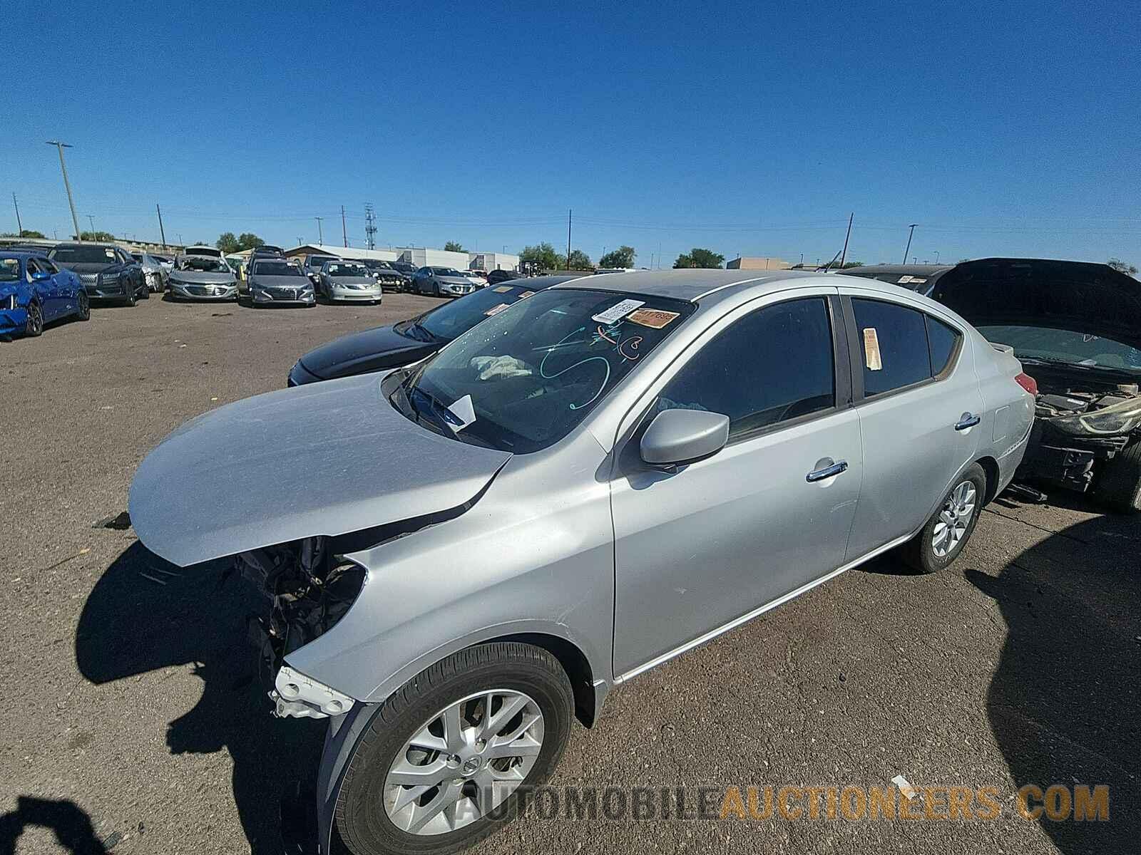 3N1CN7AP9JL800306 Nissan Versa Sedan 2018