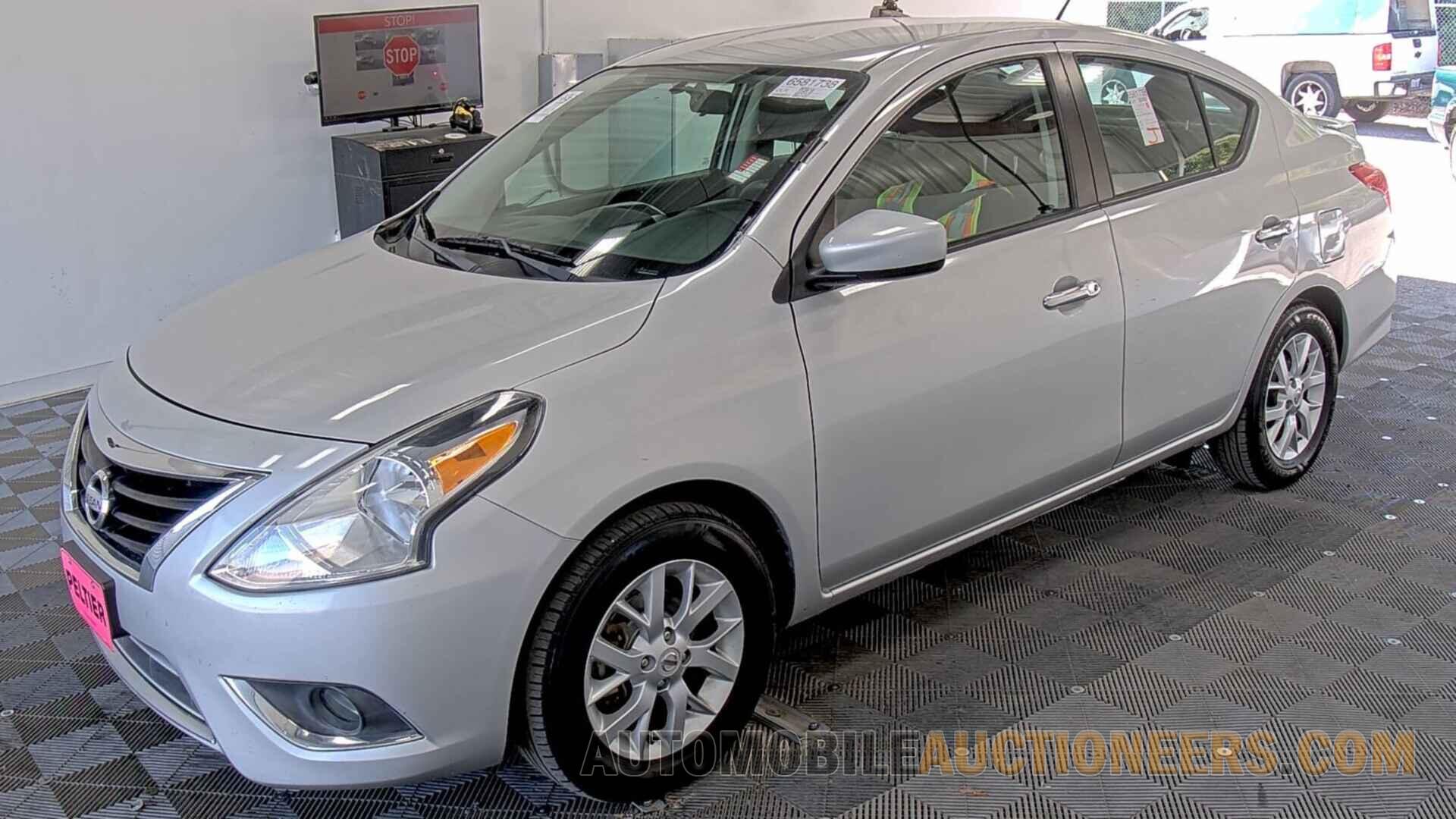 3N1CN7AP9JL869111 Nissan Versa Sedan 2018