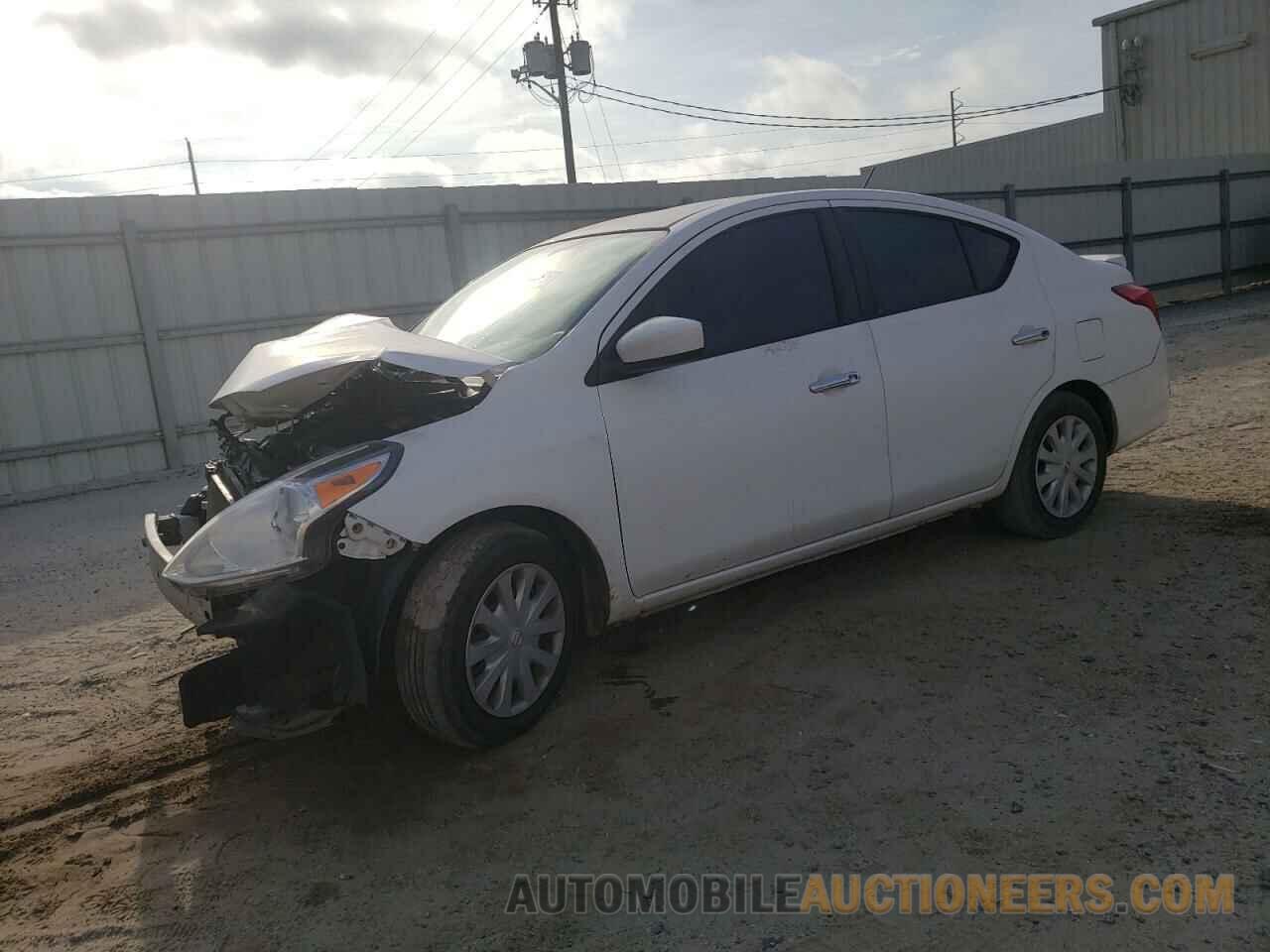 3N1CN7AP9KL821996 NISSAN VERSA 2019