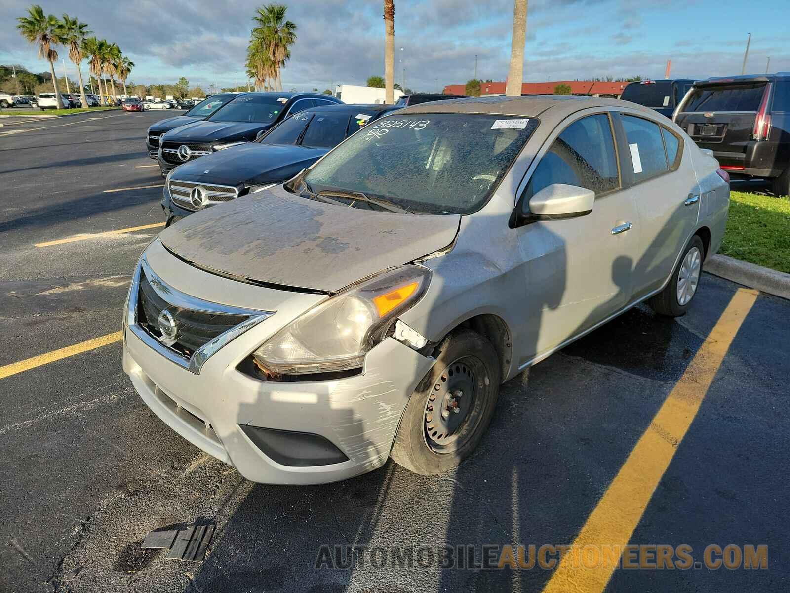 3N1CN7AP9KL825143 Nissan Versa Sedan 2019