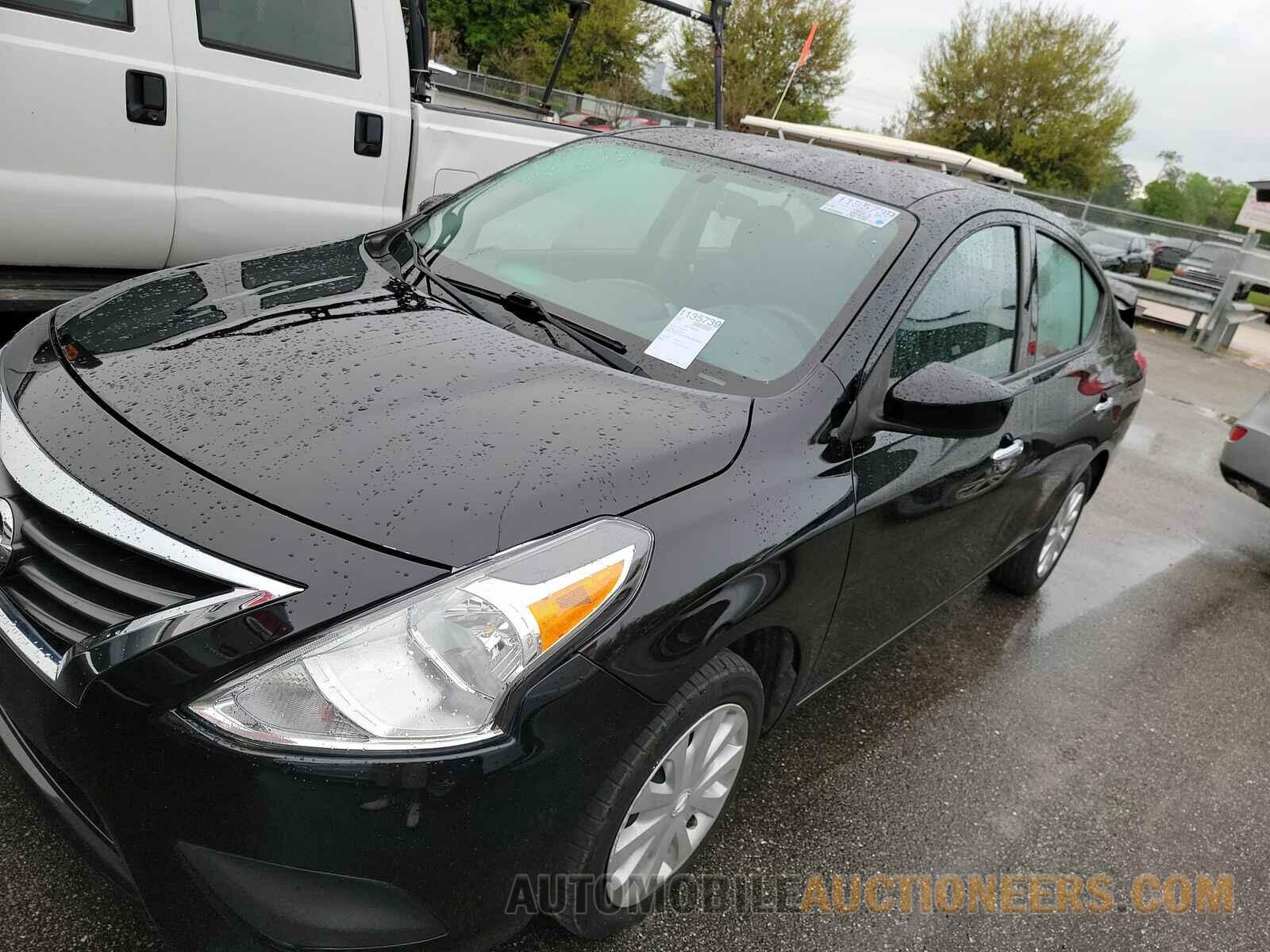 3N1CN7AP9KL840824 Nissan Versa Sedan 2019