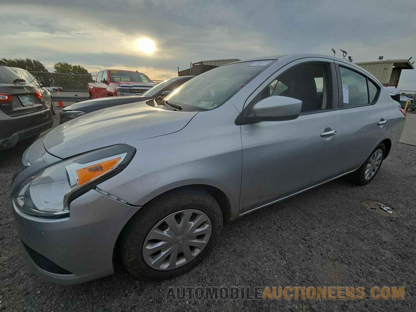 3N1CN7AP9KL880174 Nissan Versa Sedan 2019