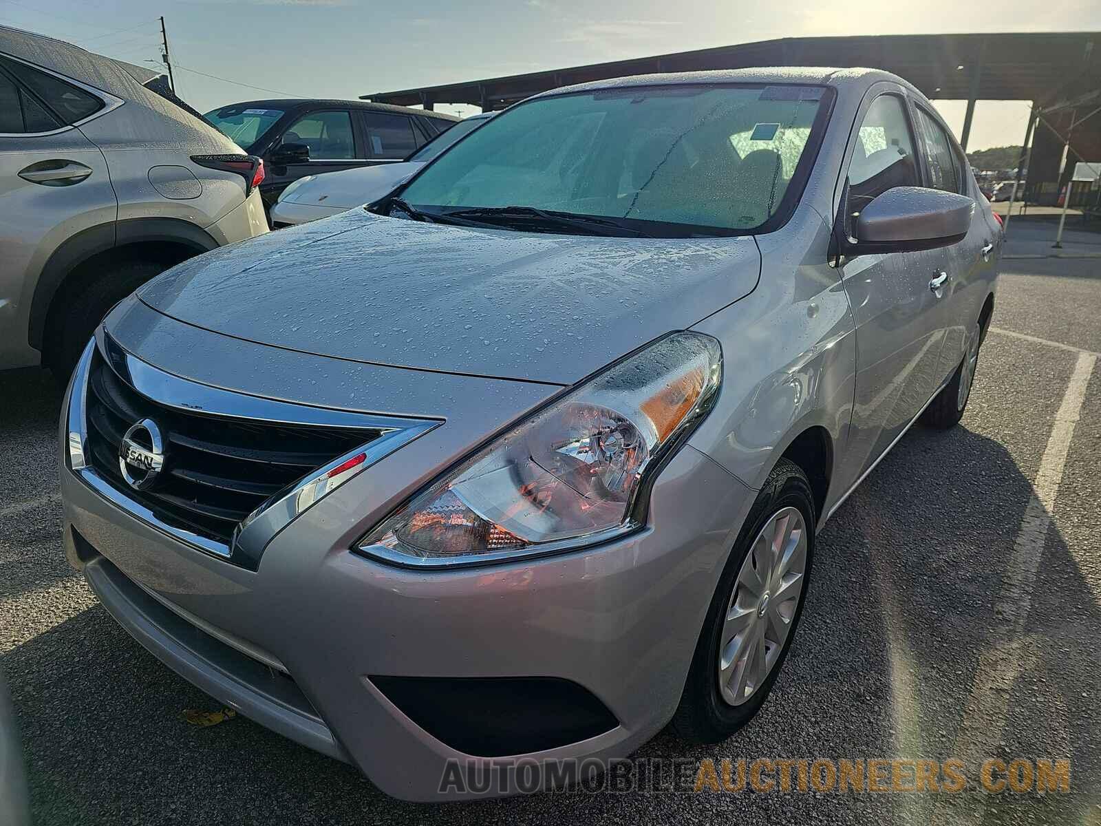 3N1CN7APXJL800122 Nissan Versa Sedan 2018