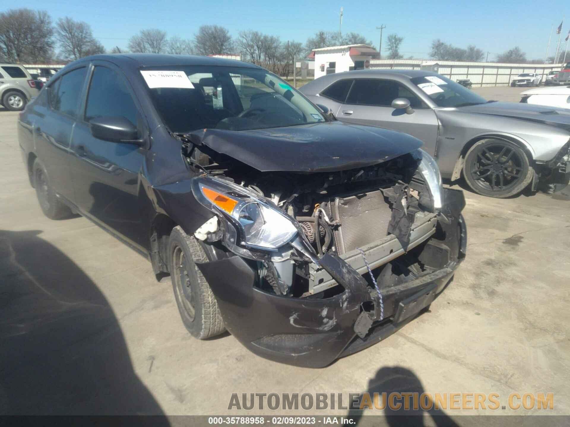 3N1CN7APXJL820998 NISSAN VERSA SEDAN 2018