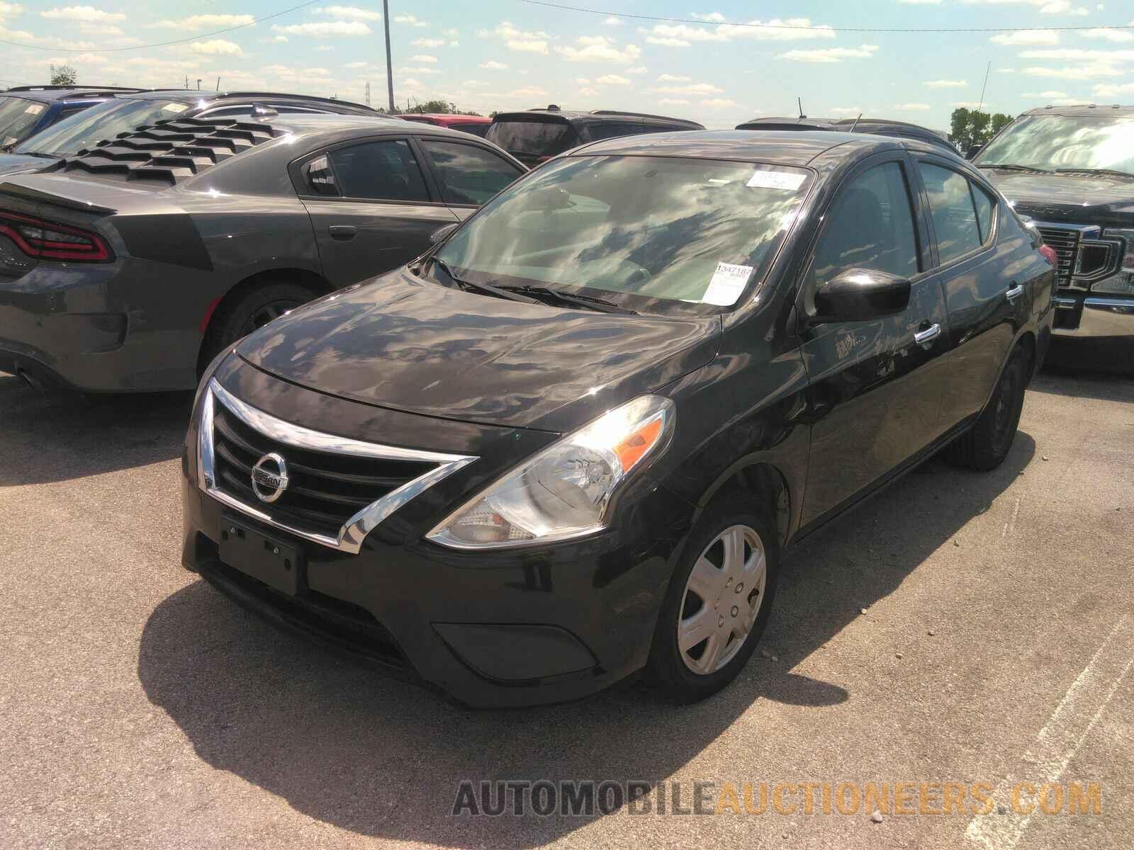 3N1CN7APXJL855833 Nissan Versa Sedan 2018