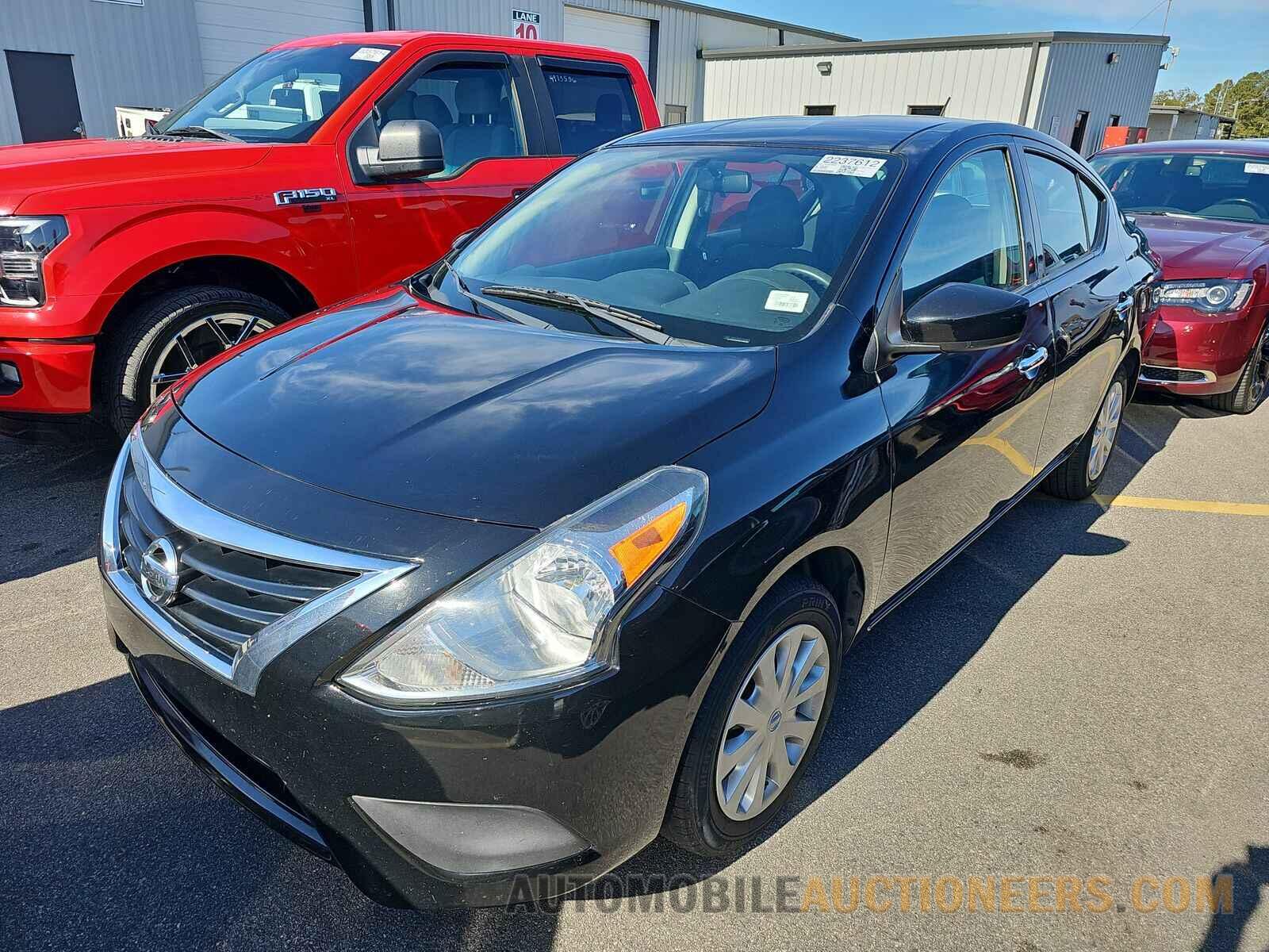 3N1CN7APXKL826897 Nissan Versa Sedan 2019