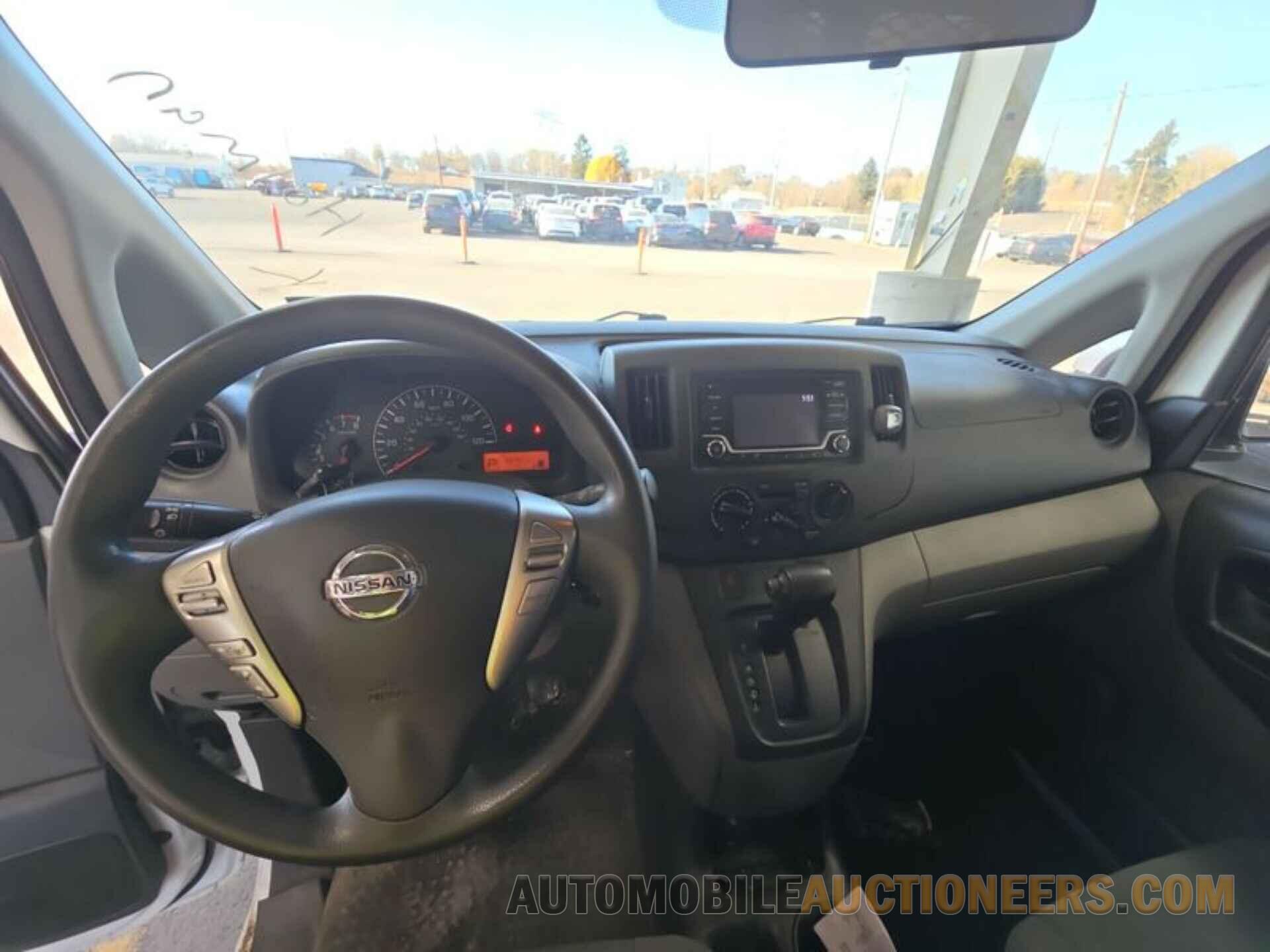 3N6CM0KN1KK704016 NISSAN NV200 2019