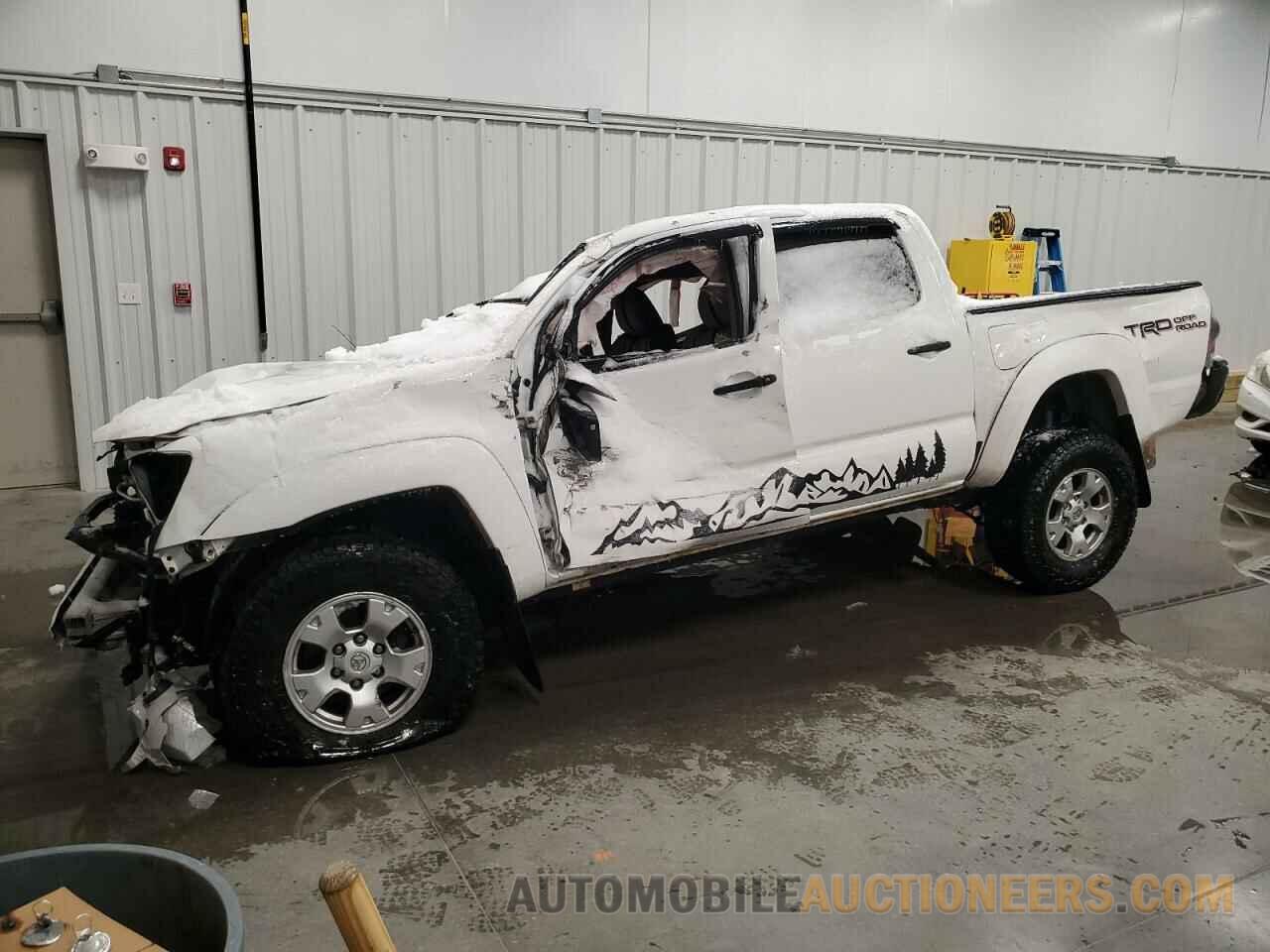 3TMLU4EN9FM172594 TOYOTA TACOMA 2015