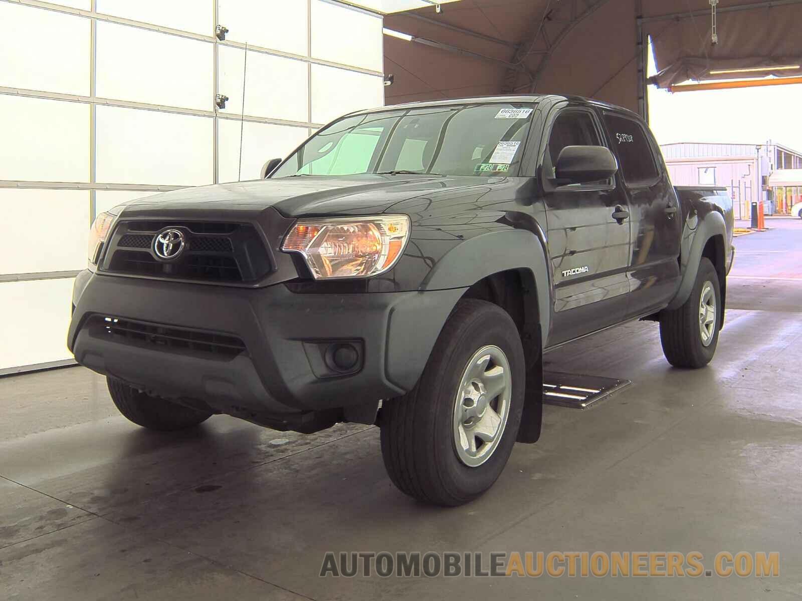 3TMLU4EN9FM181795 Toyota Tacoma 2015