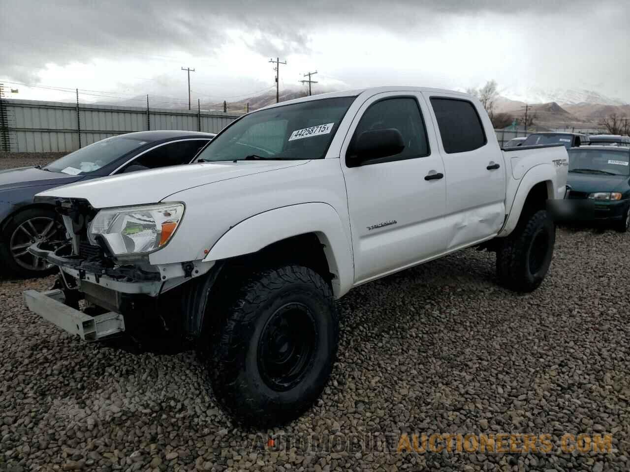 3TMLU4ENXFM184060 TOYOTA TACOMA 2015