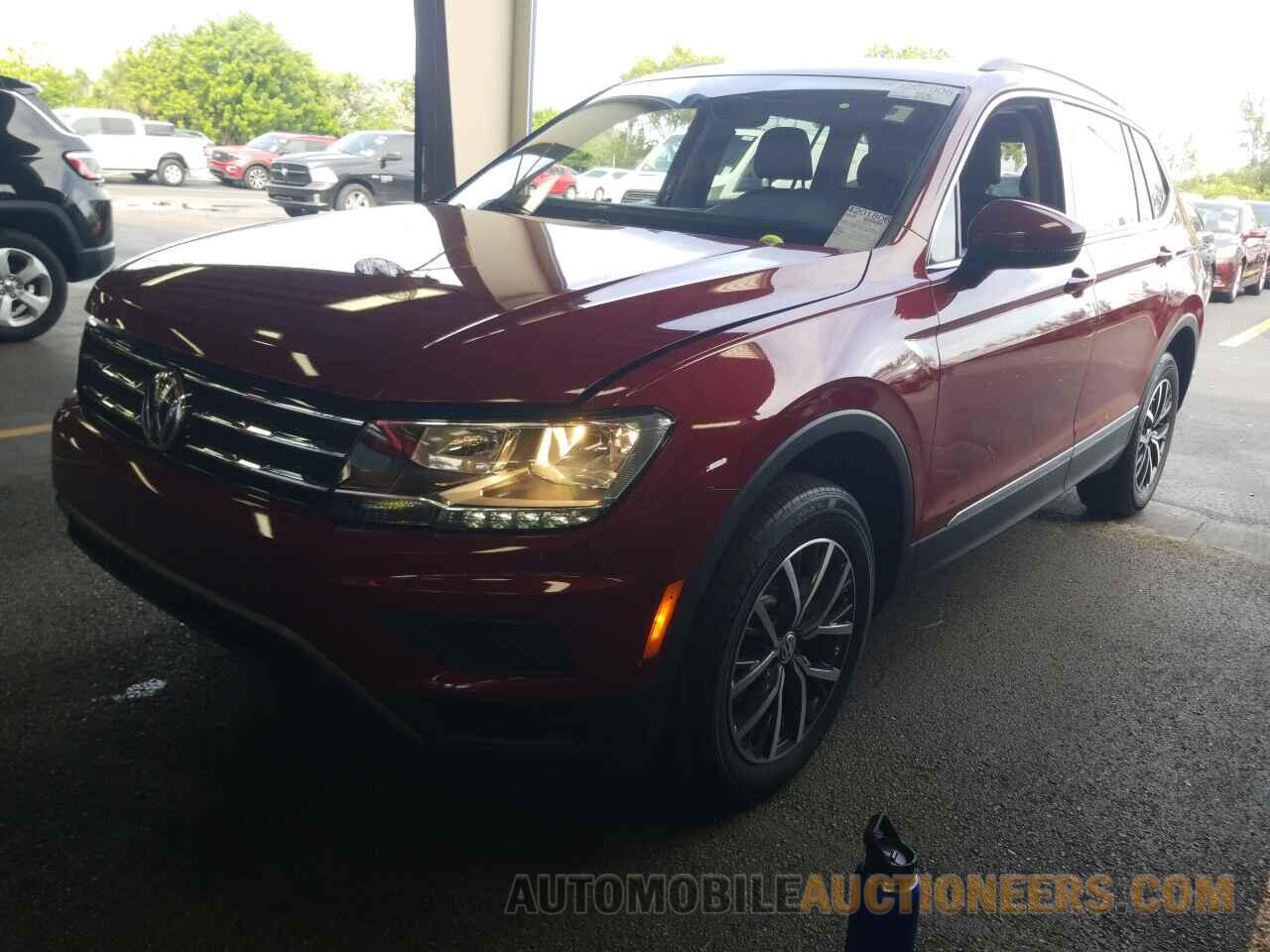 3VV3B7AX4LM137957 Volkswagen Tiguan 2020