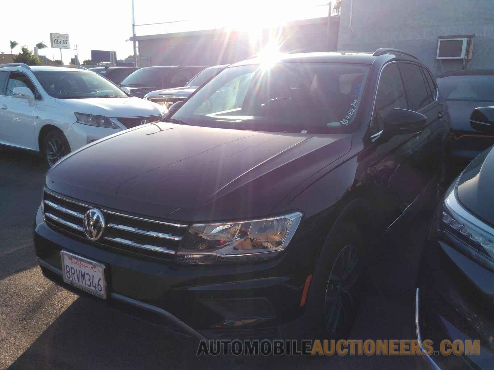 3VV3B7AX6LM095713 Volkswagen Tiguan 2020